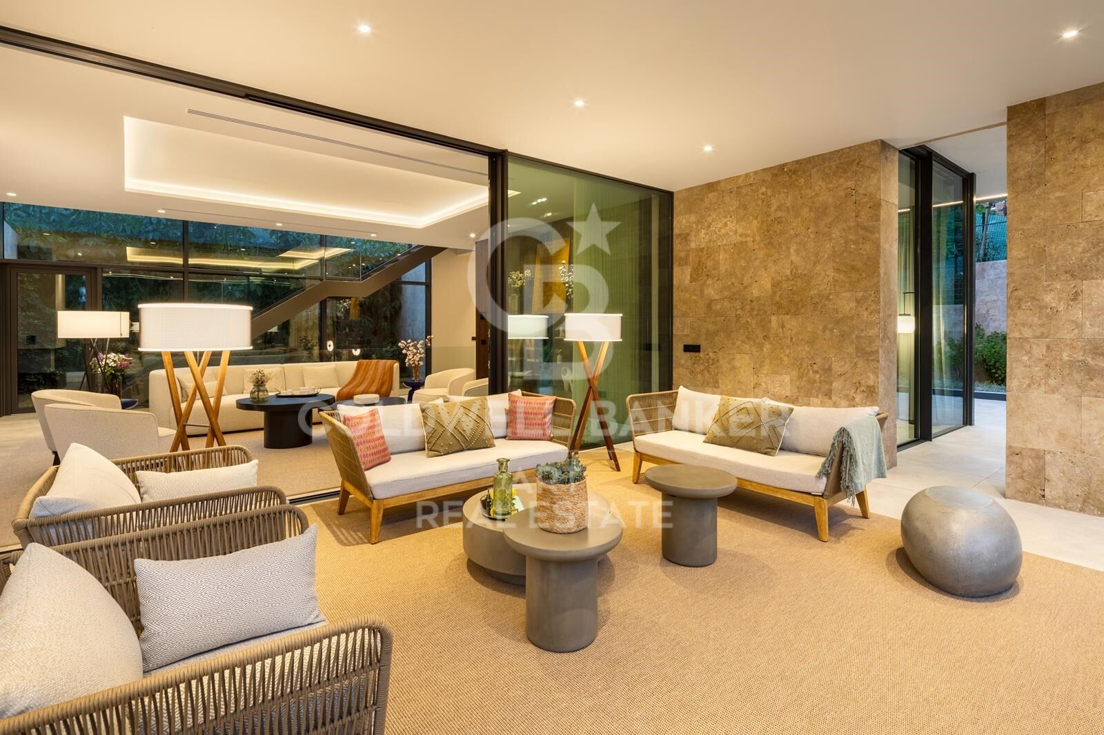 Elegant eco-conscious villa with panoramic views in prestigious La Cerquilla, Nueva Andalucía