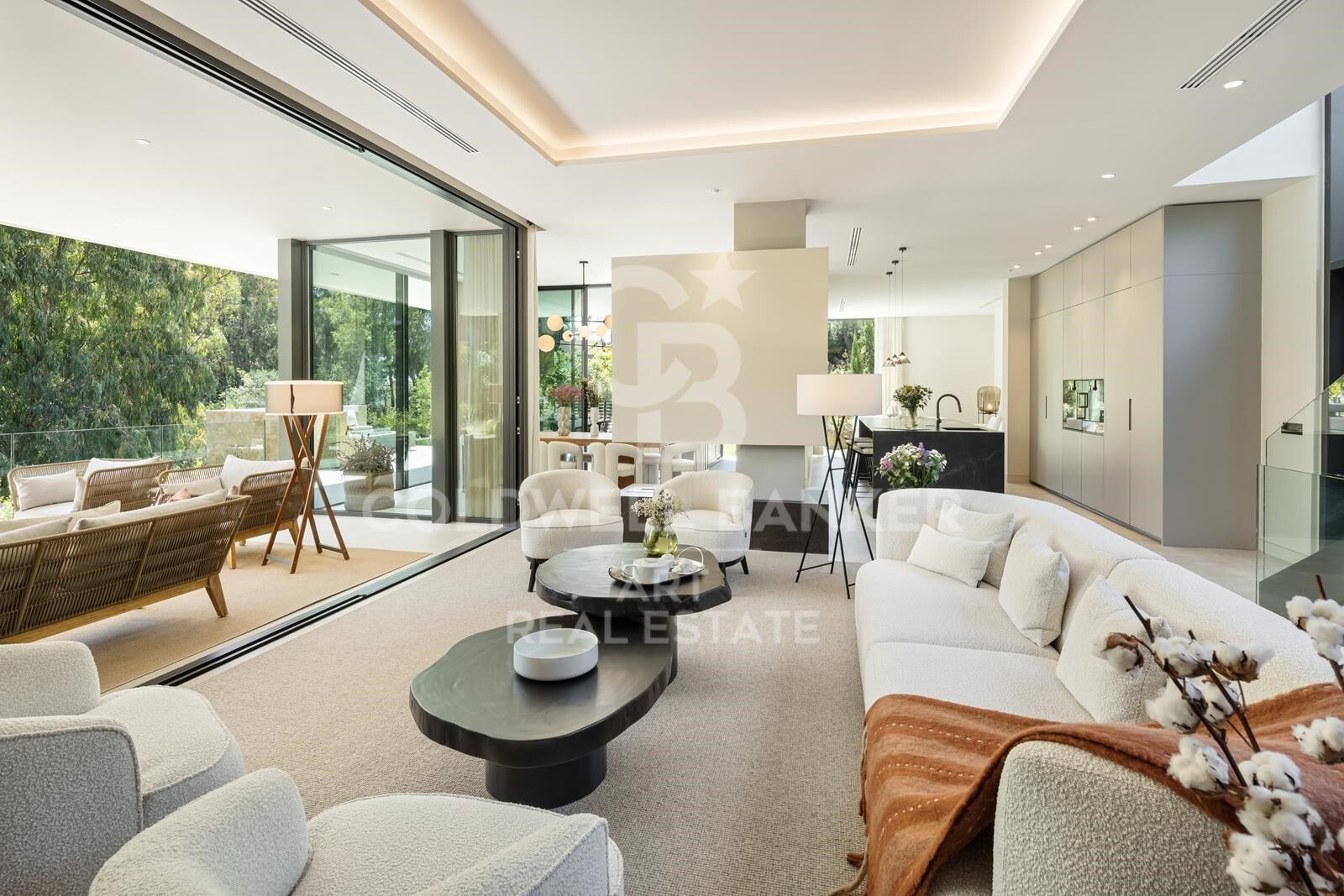 Elegant eco-conscious villa with panoramic views in prestigious La Cerquilla, Nueva Andalucía