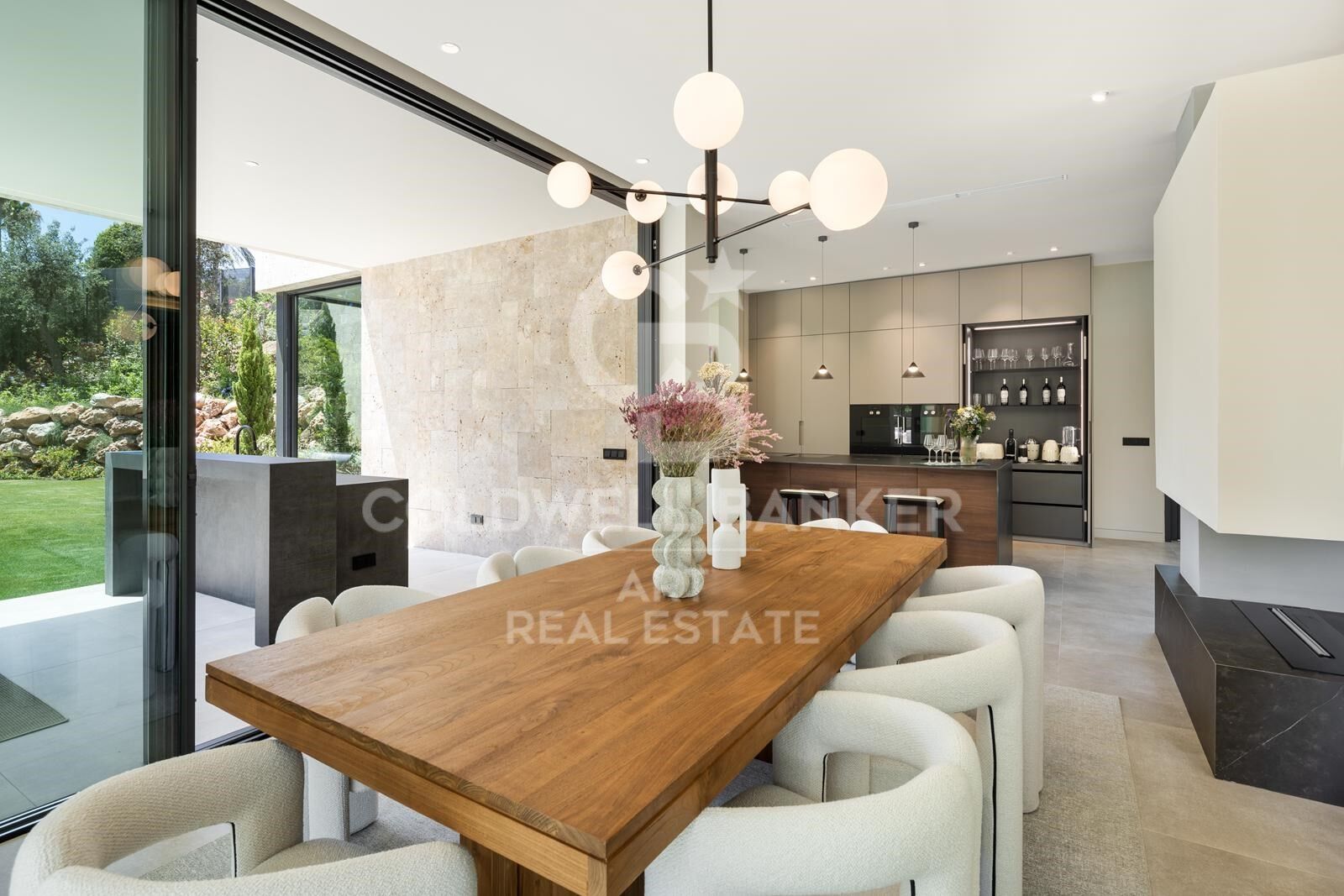 Elegant eco-conscious villa with panoramic views in prestigious La Cerquilla, Nueva Andalucía