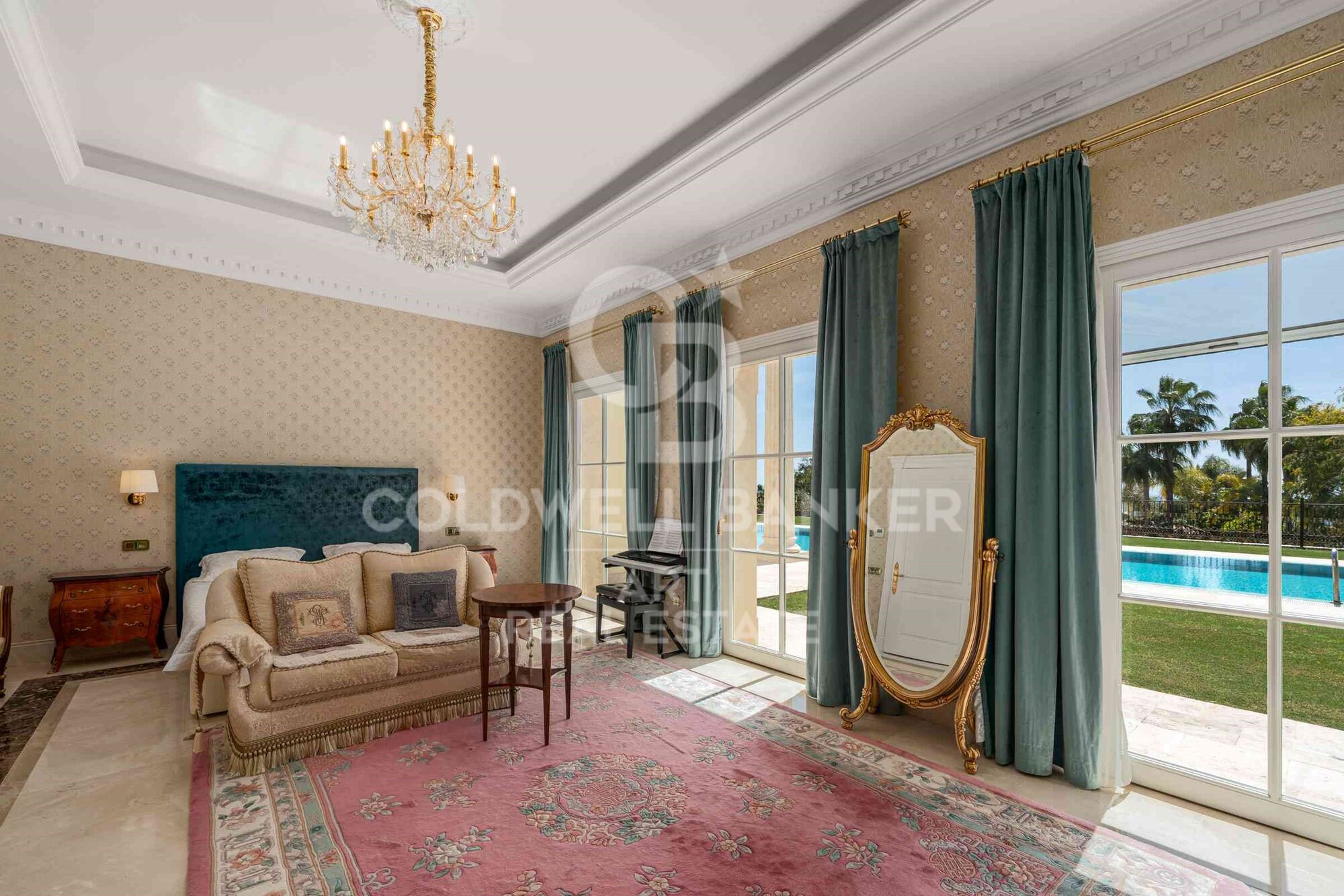 Spektakuläre neoklassizistische Villa mit Panoramablick aufs Meer in Sierra Blanca, Marbella