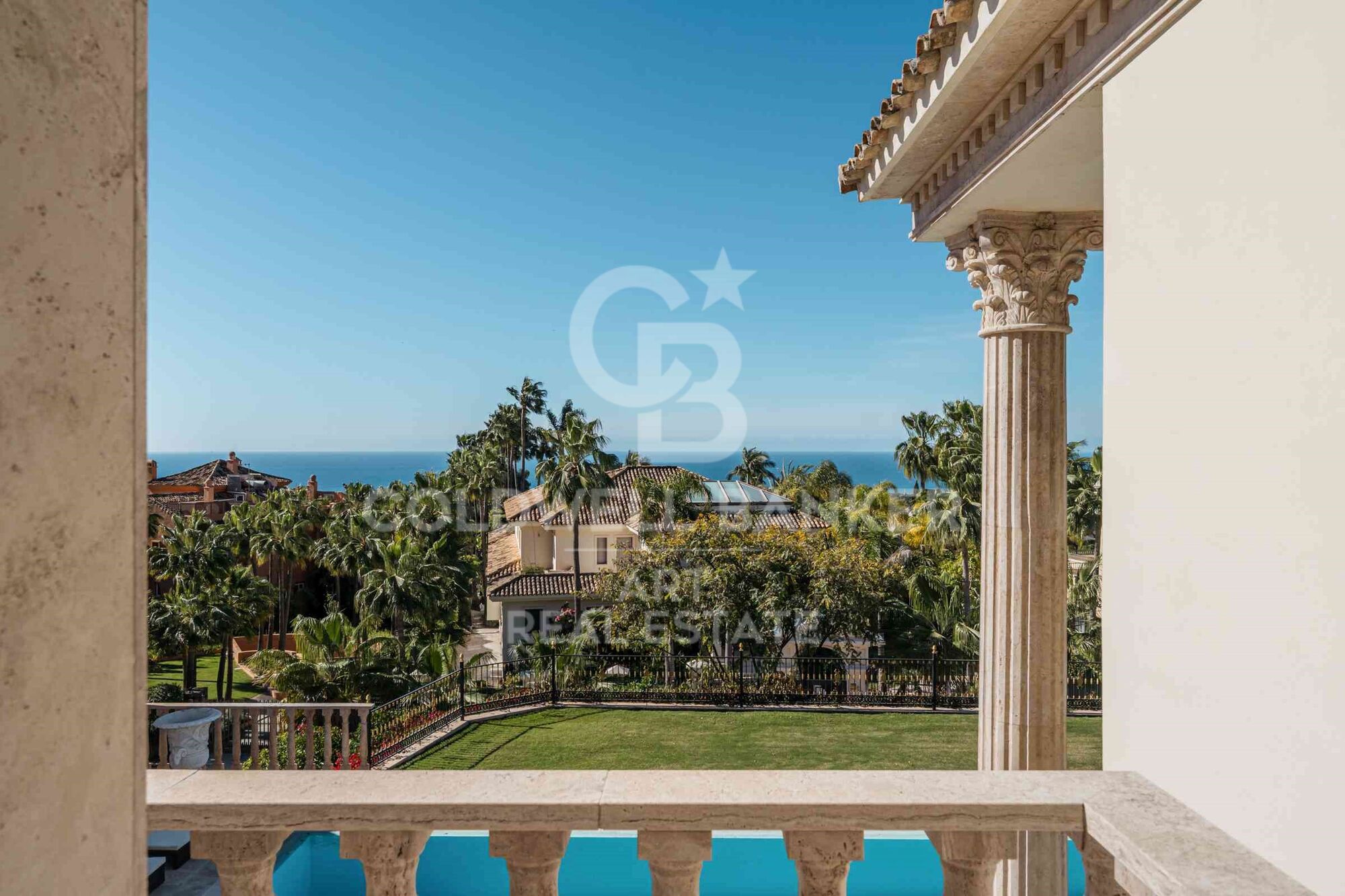 Spektakuläre neoklassizistische Villa mit Panoramablick aufs Meer in Sierra Blanca, Marbella