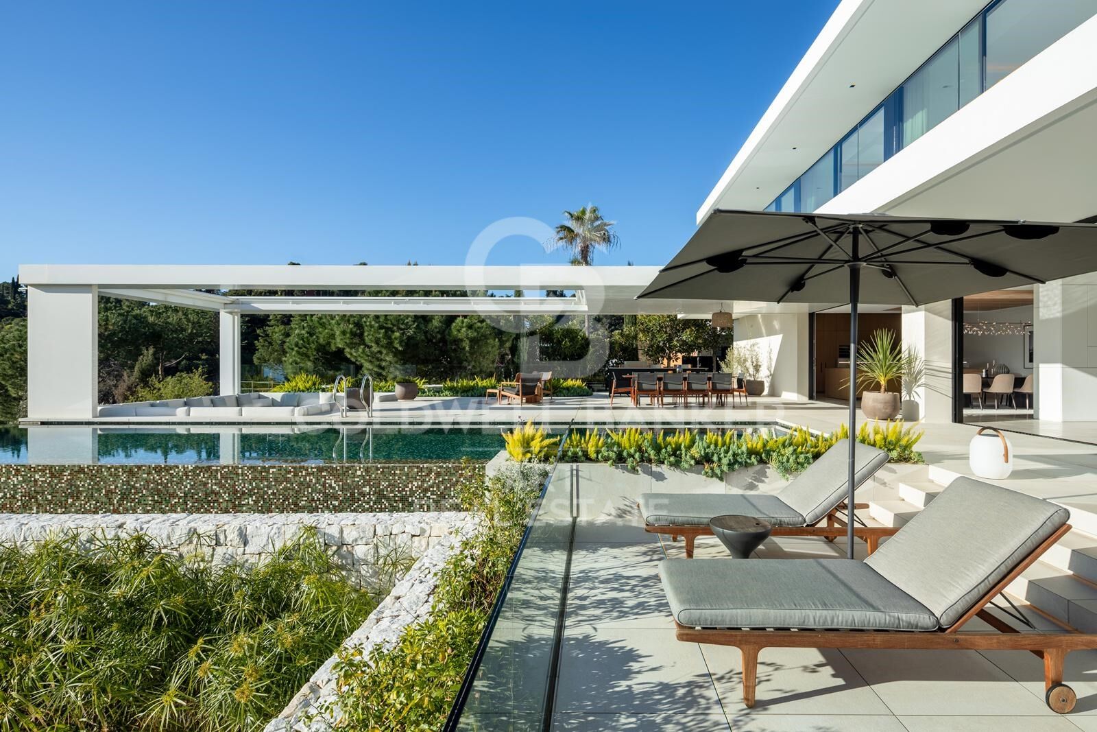 Villa de lujo contemporáneo con vistas al Mediterráneo en El Madroñal, Benahavís