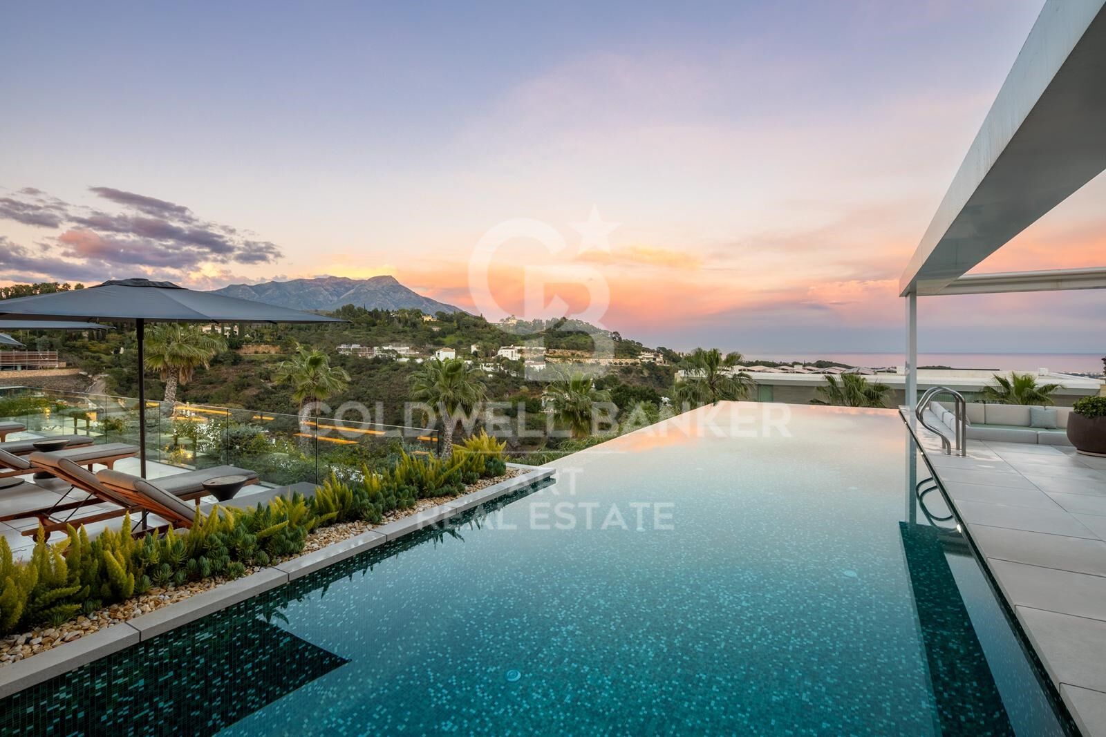 Villa de lujo contemporáneo con vistas al Mediterráneo en El Madroñal, Benahavís