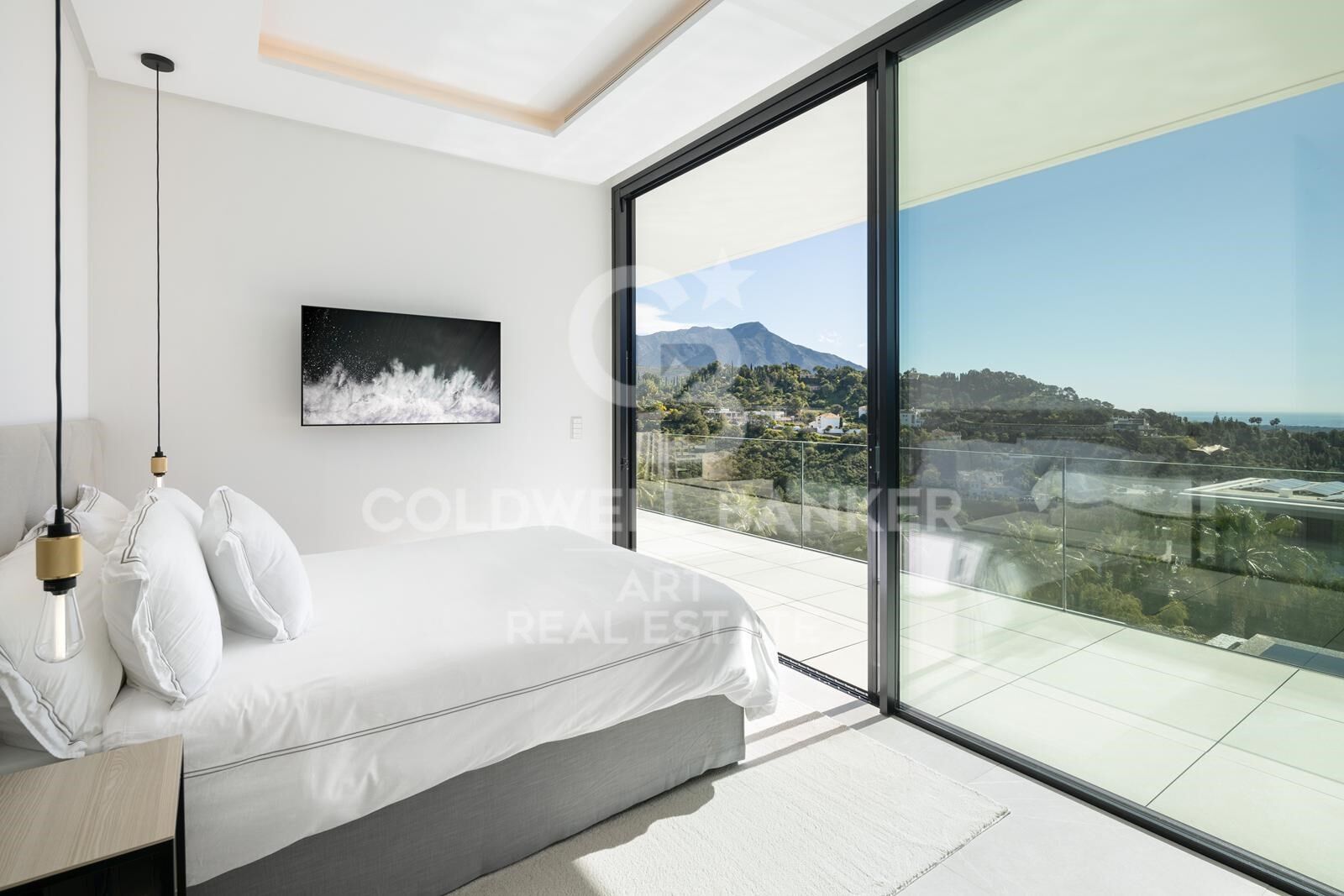 Contemporary luxury villa with Mediterranean views in El Madroñal, Benahavís