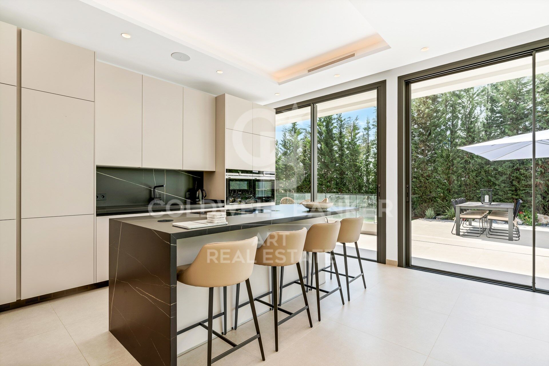 Refined contemporary villa in La Cerquilla, Nueva Andalucía