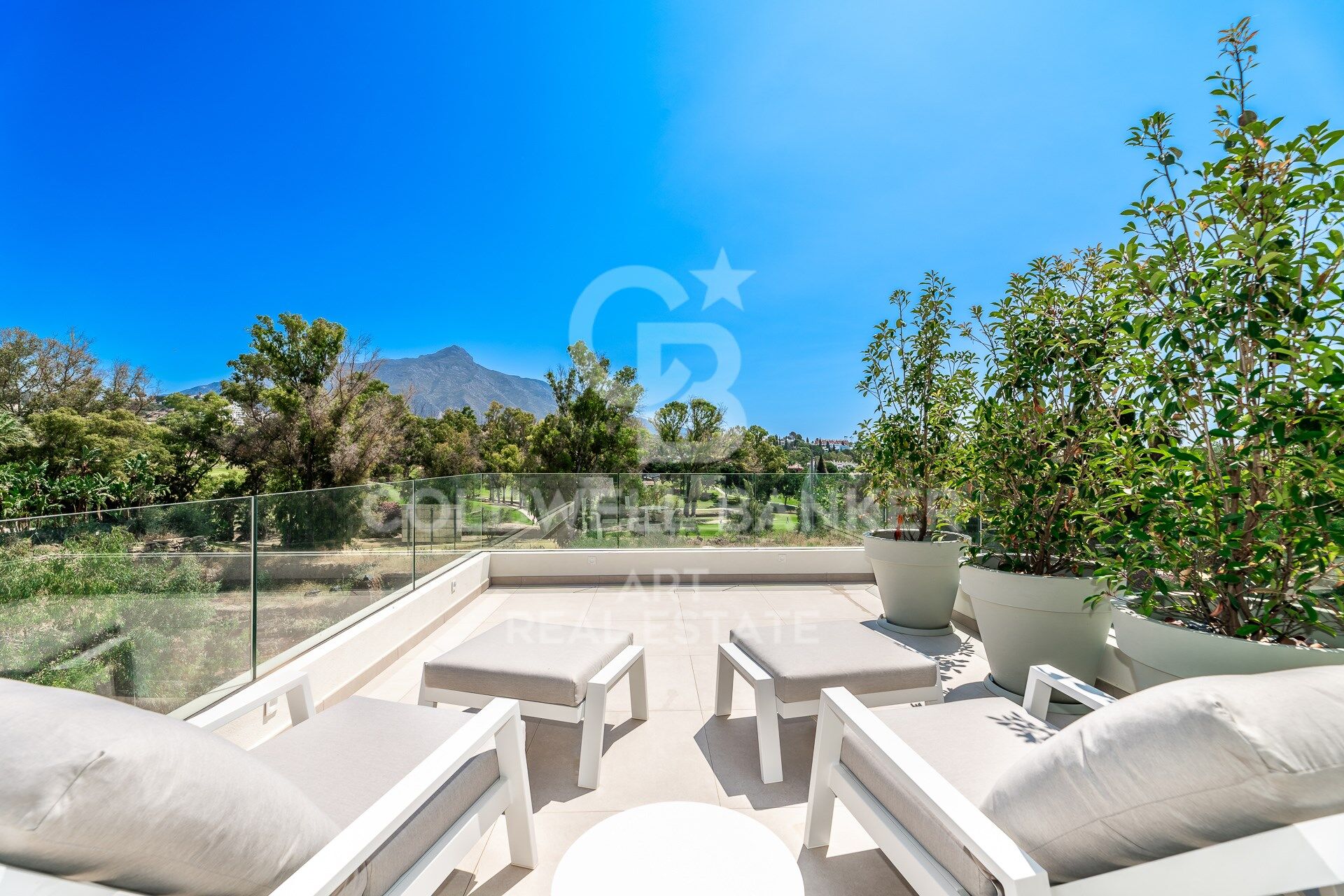 Refined contemporary villa in La Cerquilla, Nueva Andalucía