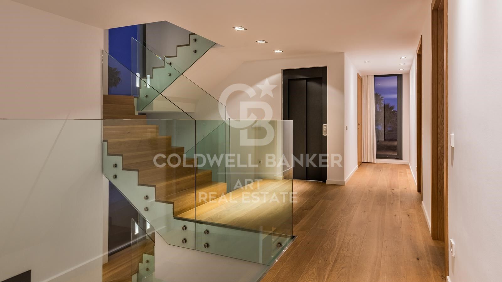 Contemporary beachfront luxury villa in Costabella, Marbella