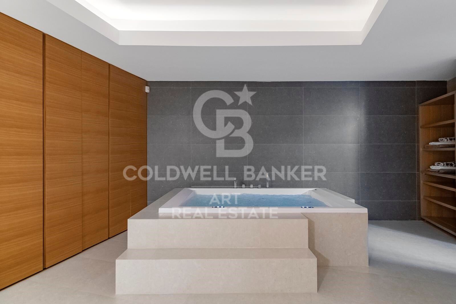 Contemporary beachfront luxury villa in Costabella, Marbella