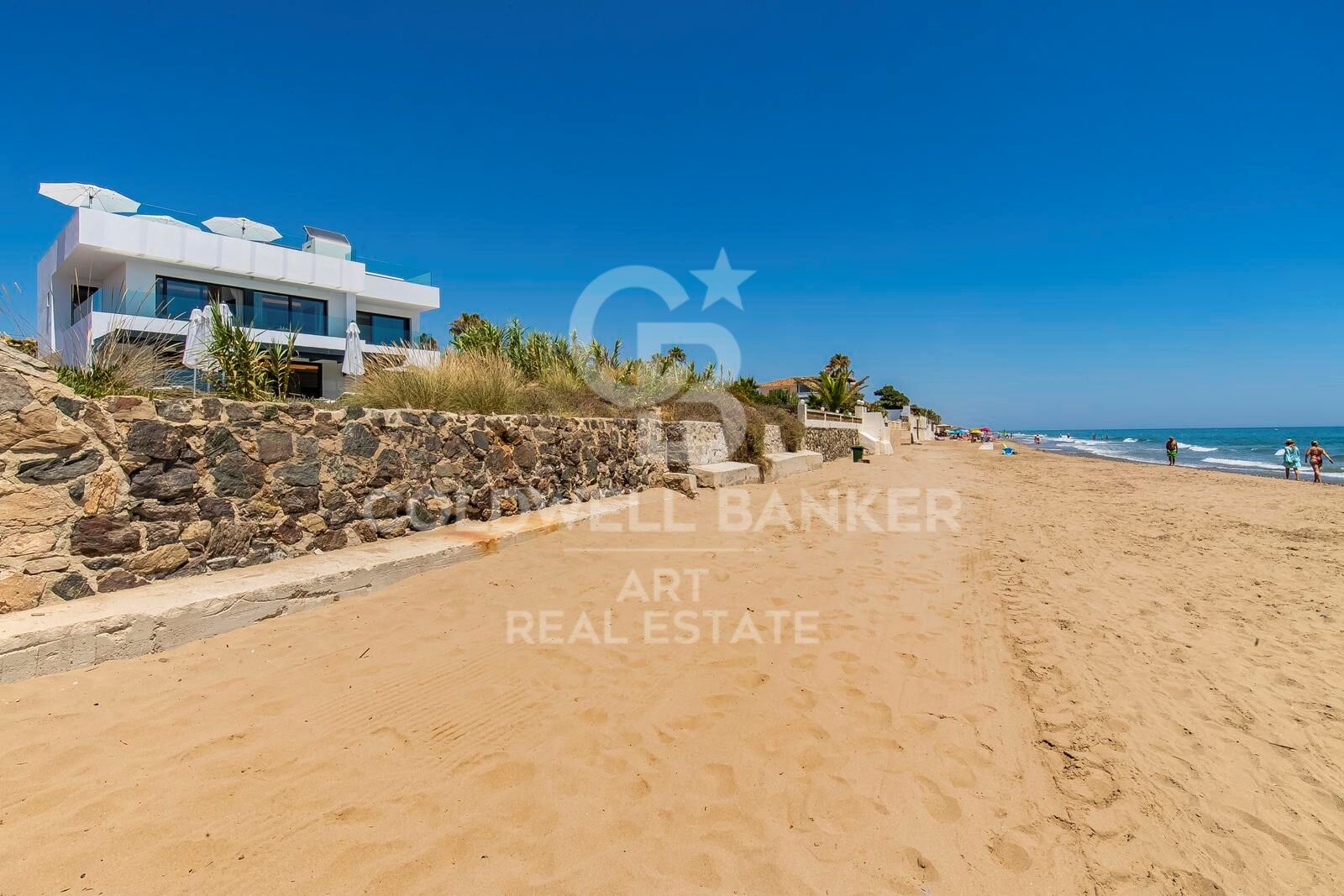 Contemporary beachfront luxury villa in Costabella, Marbella