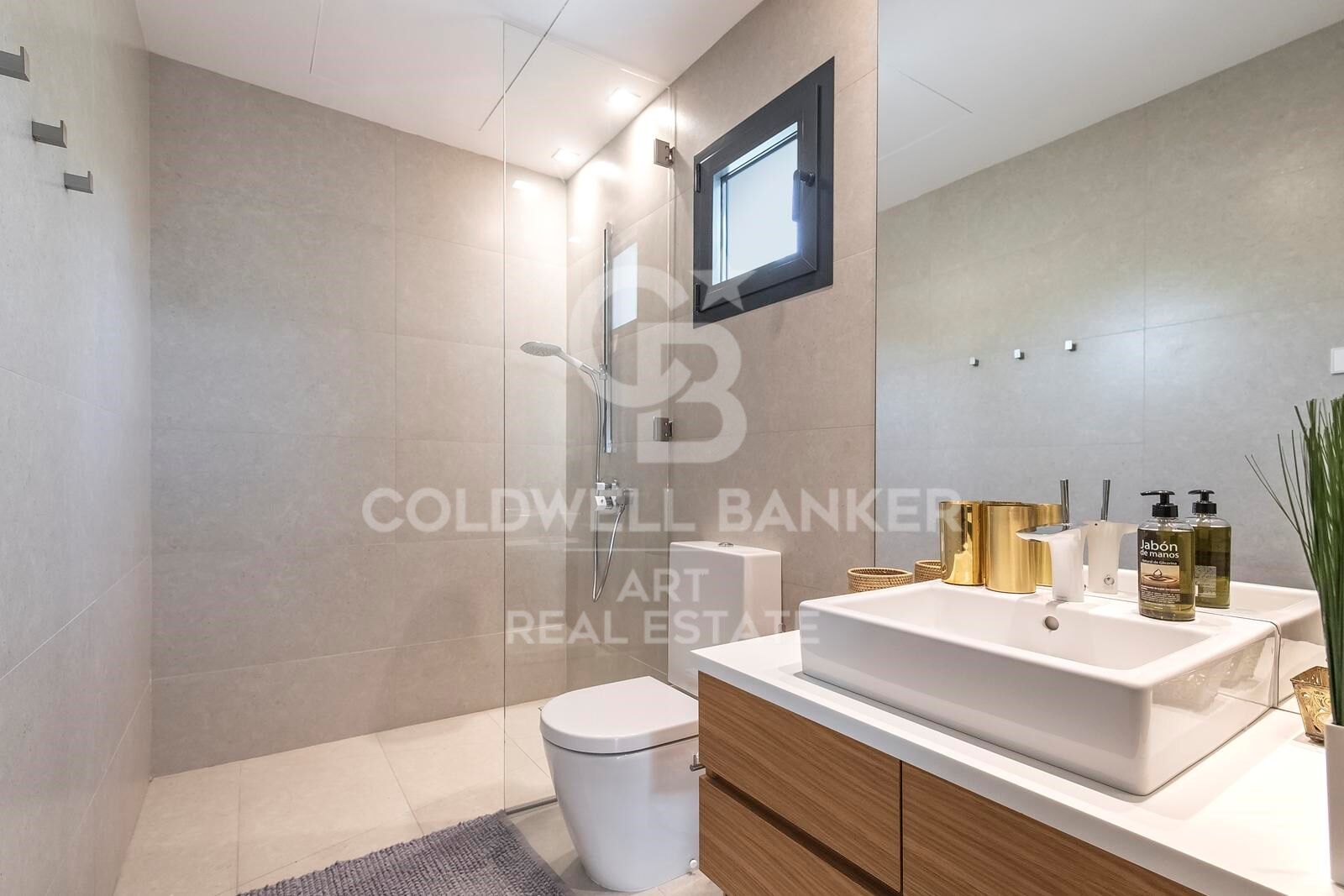 Contemporary beachfront luxury villa in Costabella, Marbella