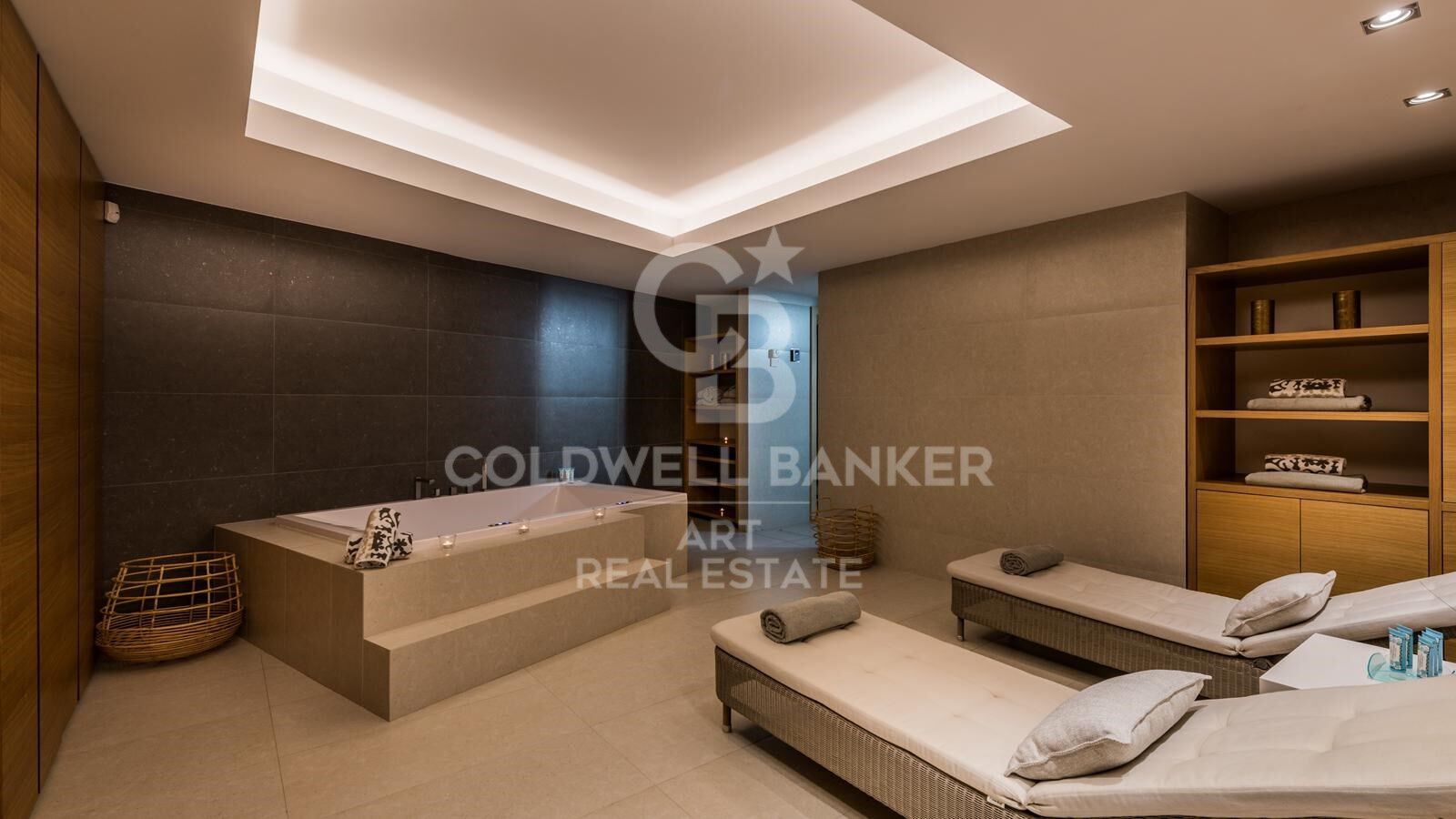 Villa de lujo contemporáneo frente al mar en Costabella, Marbella