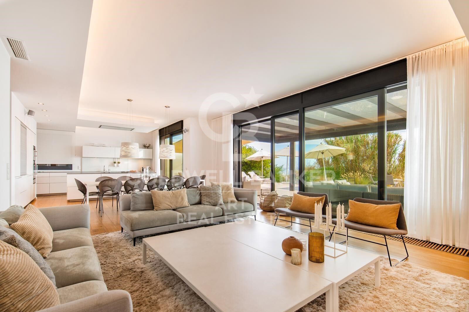 Zeitgenössische Luxusvilla direkt am Meer in Costabella, Marbella