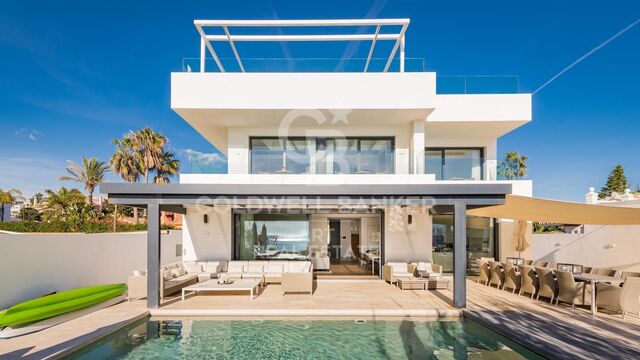 Luxe contemporain en bord de mer à Costabella, Marbella