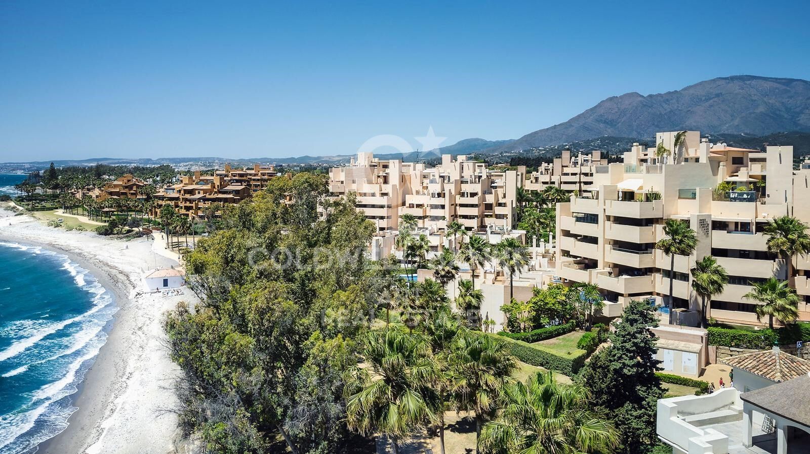 Luxurious duplex penthouse in Bahía de la Plata, Estepona
