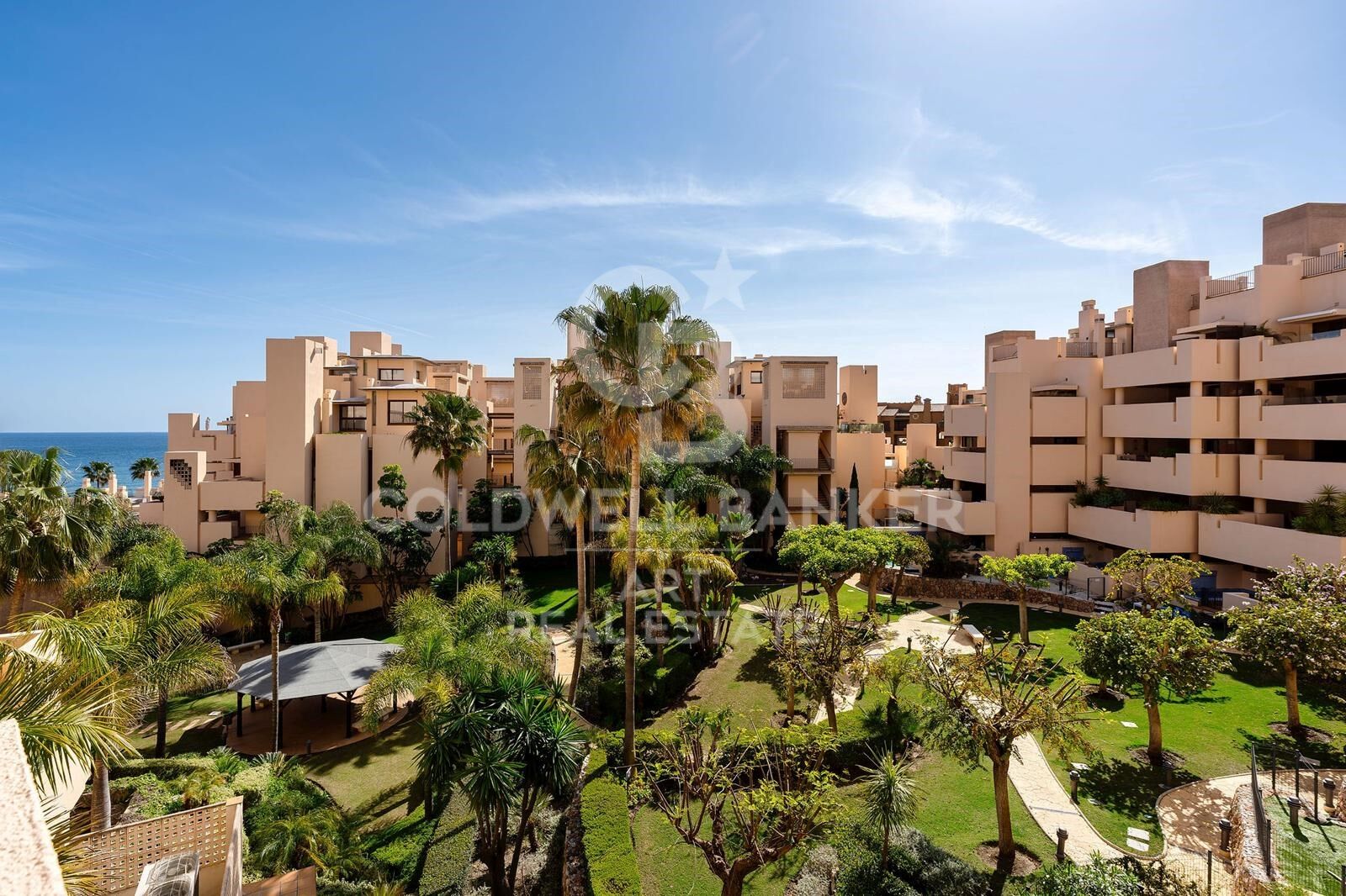 Luxurious duplex penthouse in Bahía de la Plata, Estepona