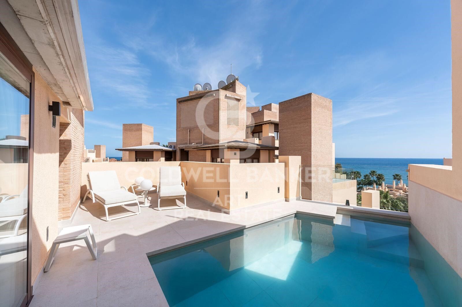 Luxurious duplex penthouse in Bahía de la Plata, Estepona
