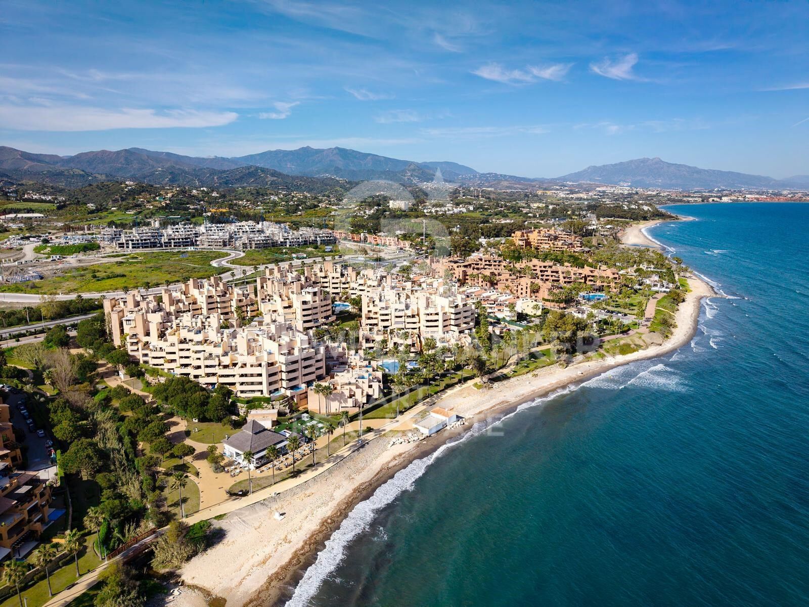 Luxurious duplex penthouse in Bahía de la Plata, Estepona