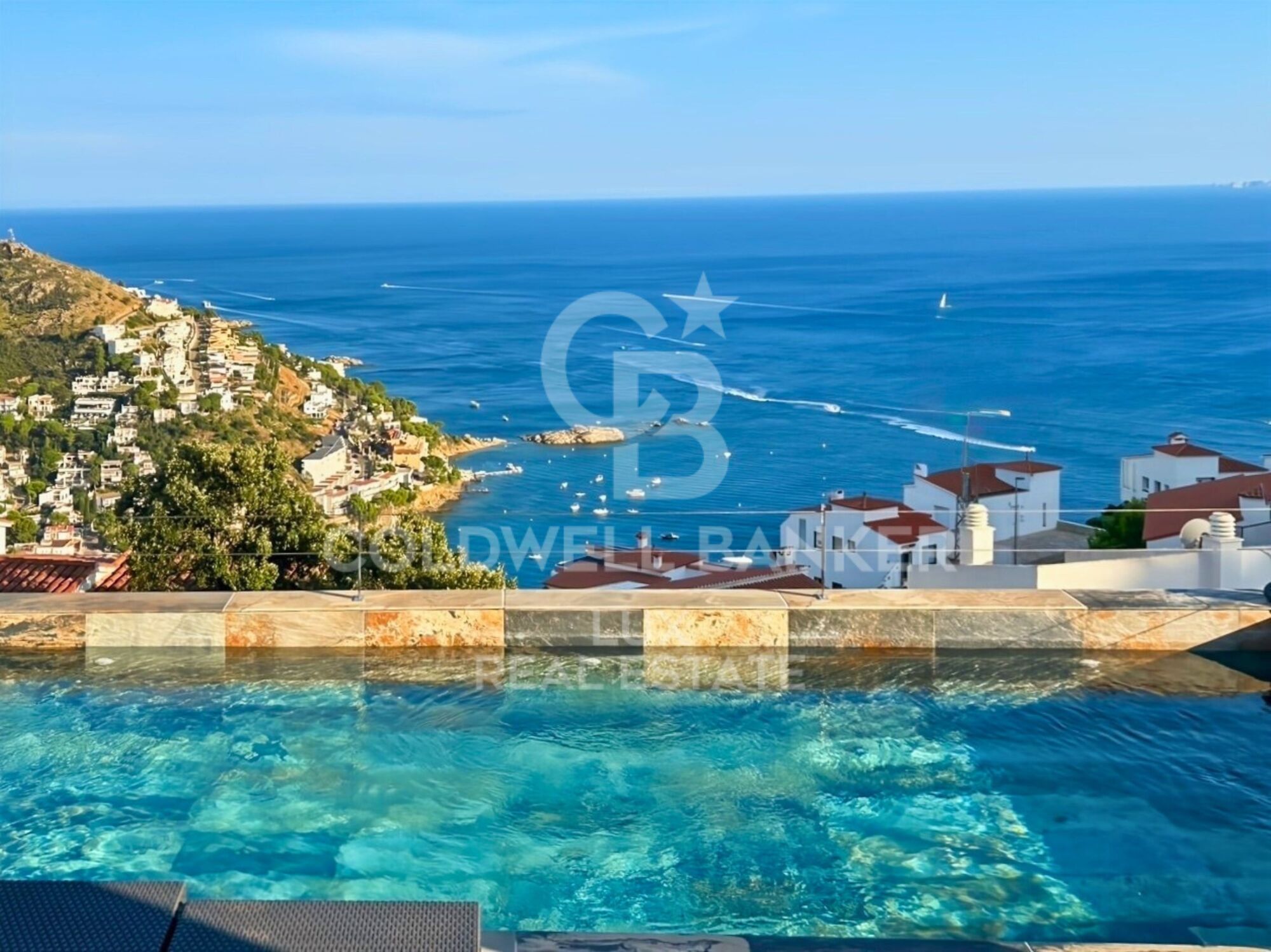 Villa nueva con vistas al mar en Canyelles, la zona más buscada de Roses
