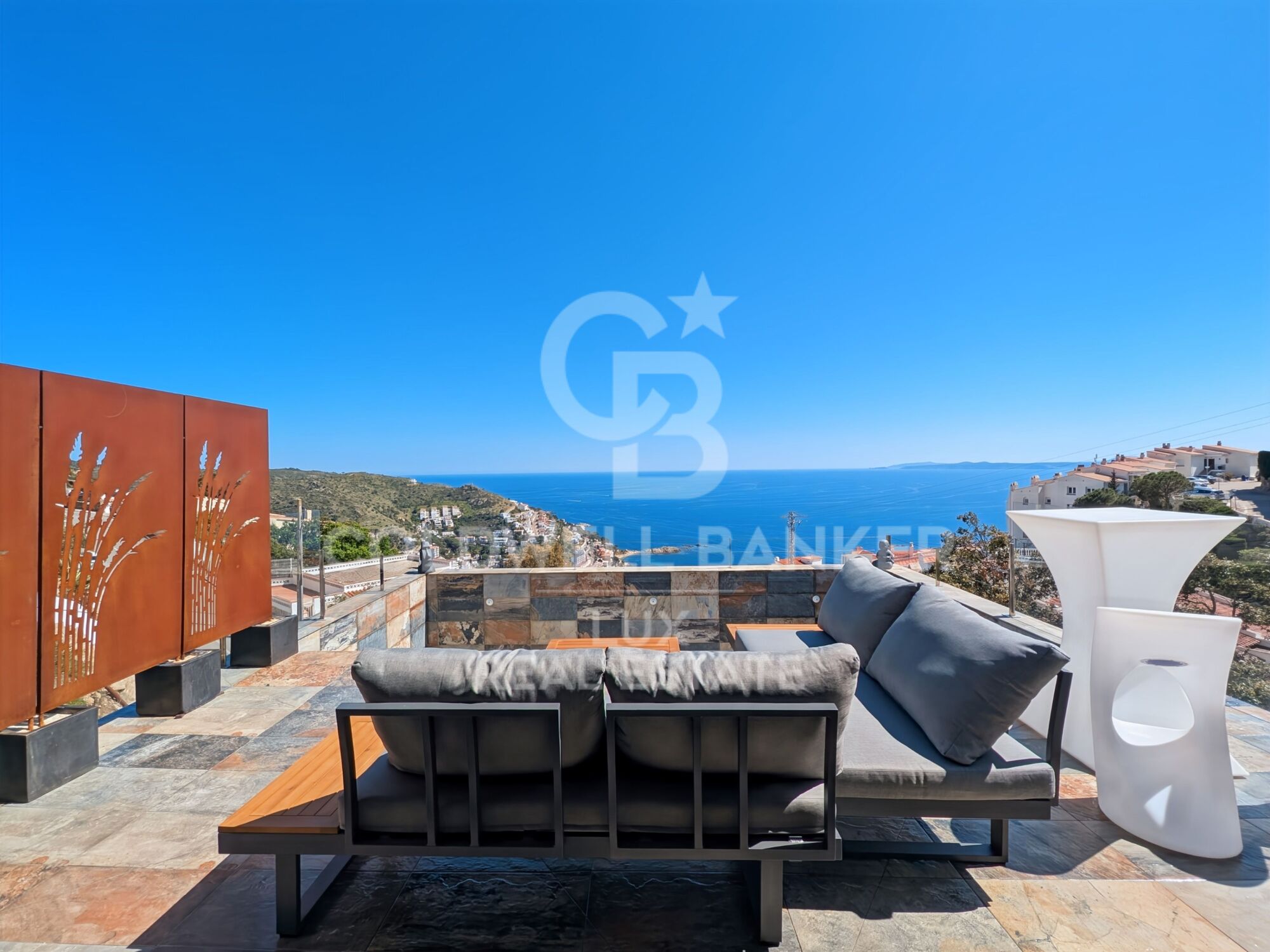 Villa nueva con vistas al mar en Canyelles, la zona más buscada de Roses