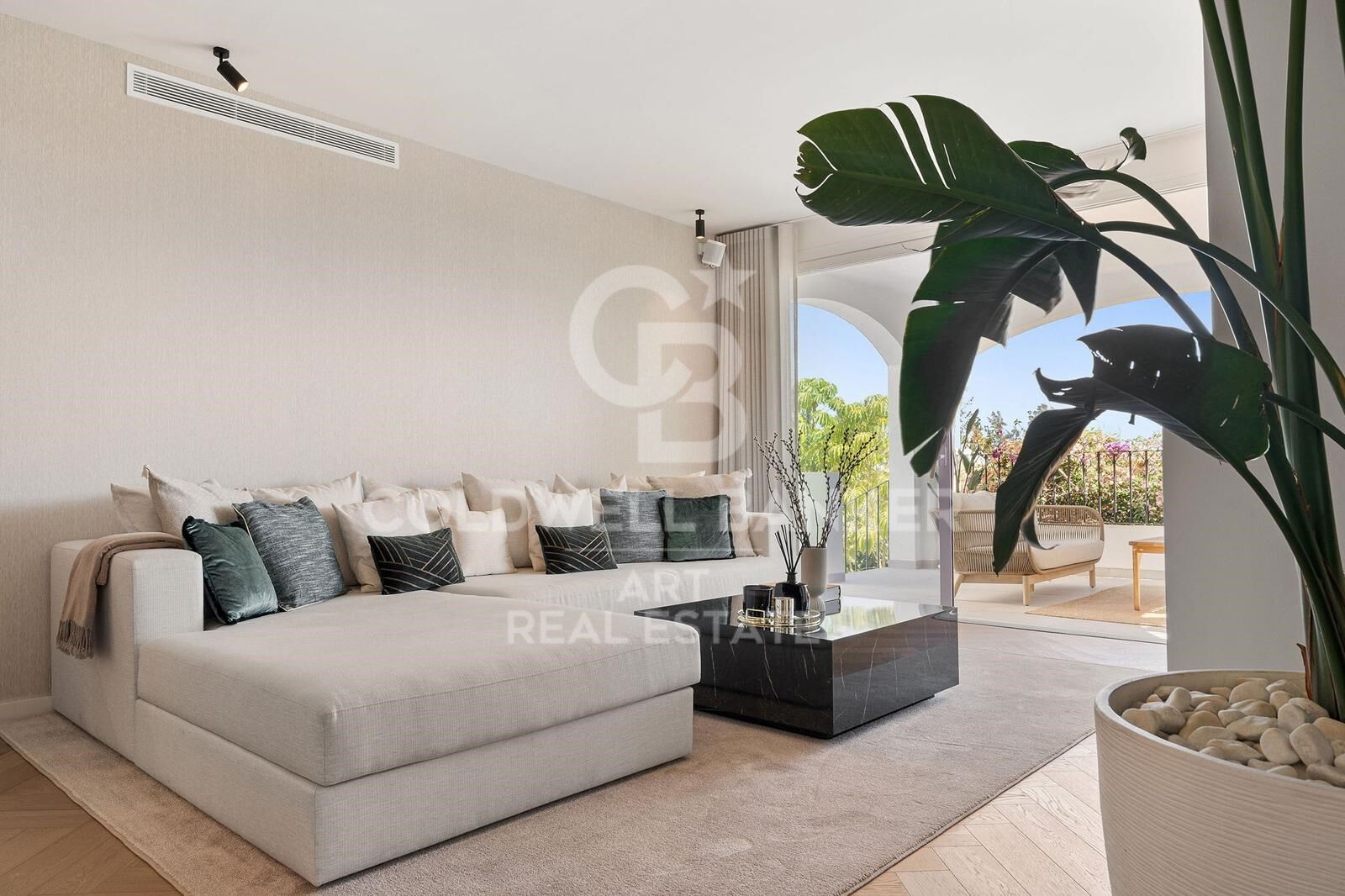 Elegant and luxurious townhouse with Scandinavian design on the Golden Mile, Marbella