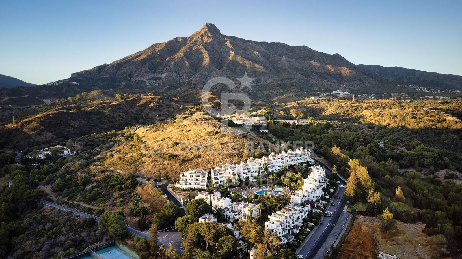 Elegant and luxurious townhouse with Scandinavian design on the Golden Mile, Marbella