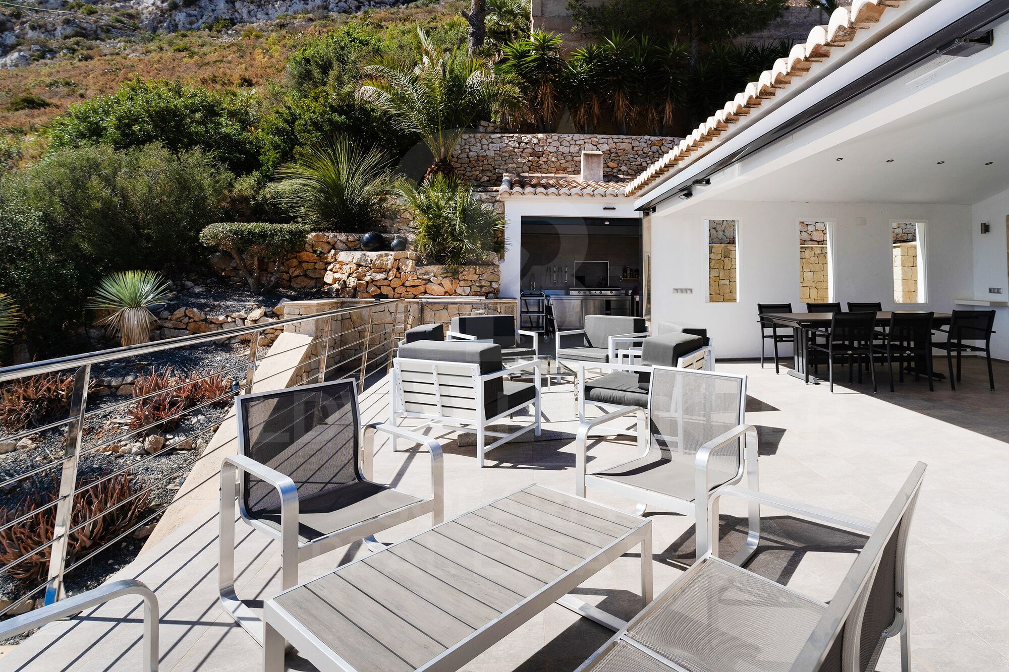 Villa Granadella - Su Refugio de Ensueño en la Costa Blanca