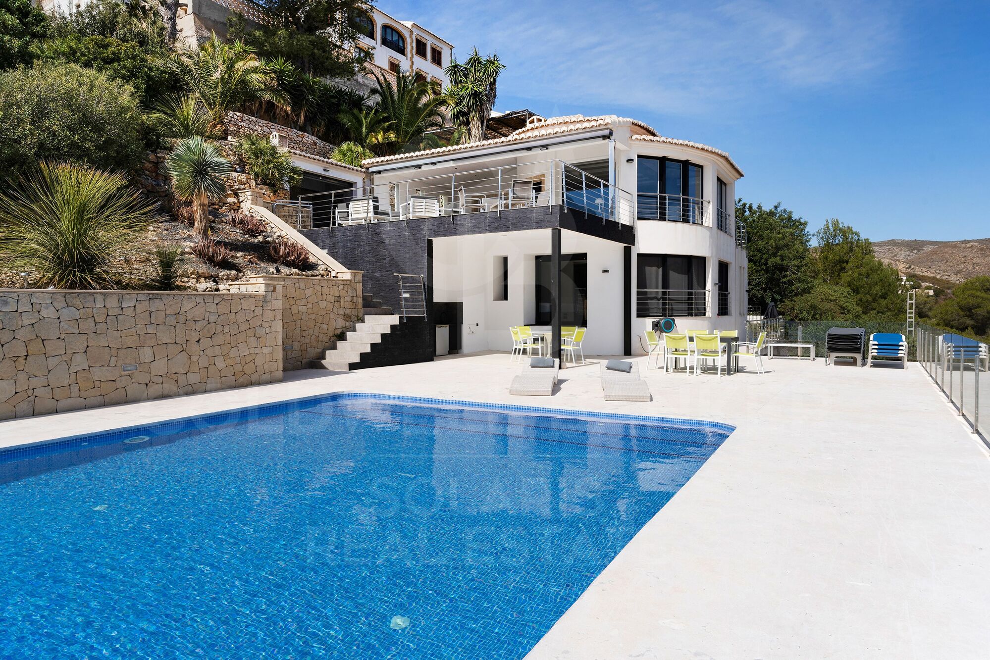 Villa Granadella - Su Refugio de Ensueño en la Costa Blanca