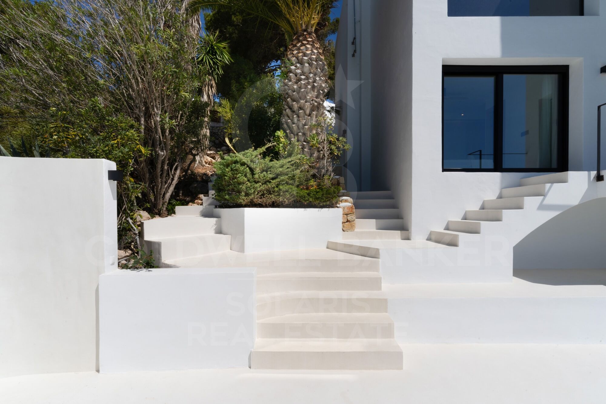 Villa Caleta - Estilo Ibicenco con Vistas Panorámicas al Mar Mediterráneo