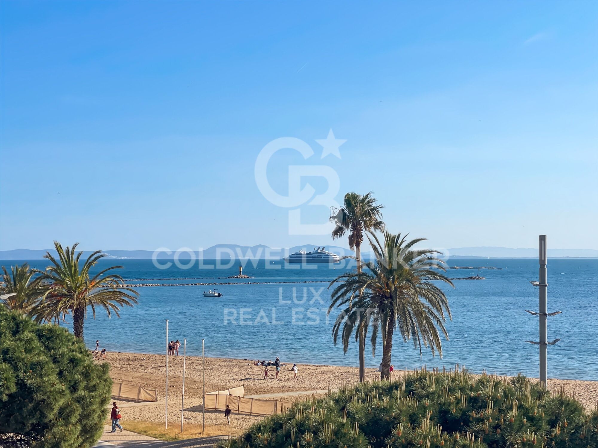 Appartement en première ligne de mer à Roses, avec terrasse et parking