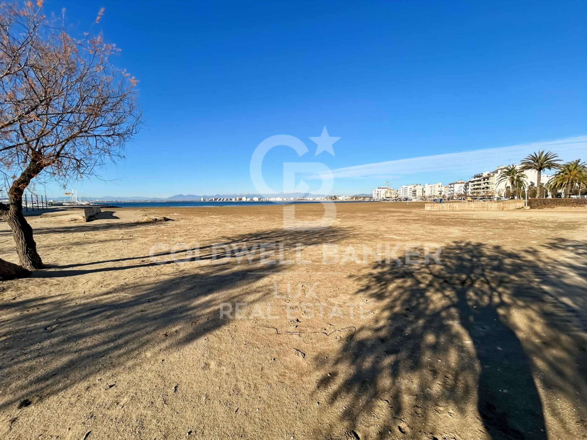 Appartement en première ligne de mer à Roses, avec terrasse et parking