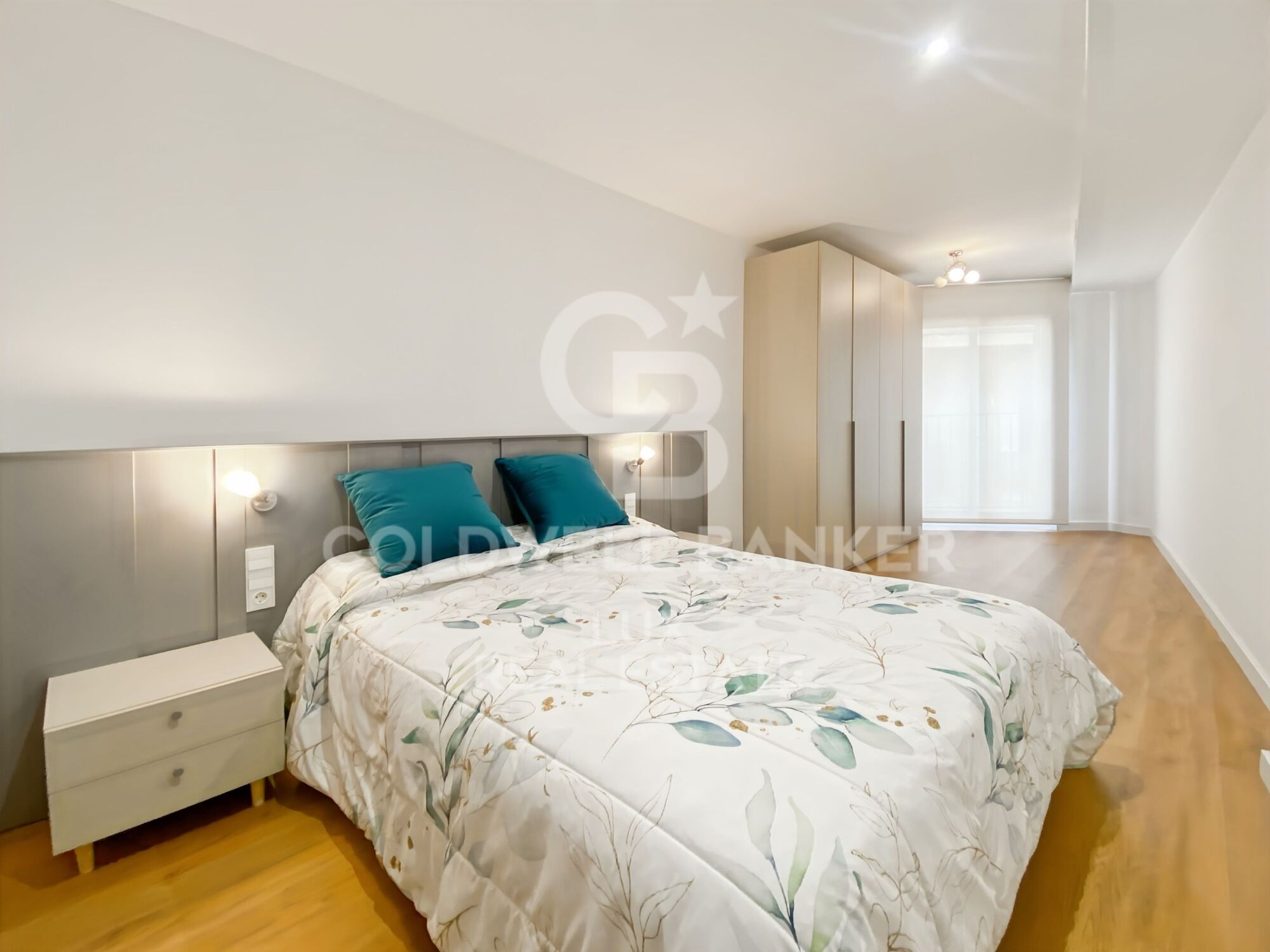 Appartement en première ligne de mer à Roses, avec terrasse et parking