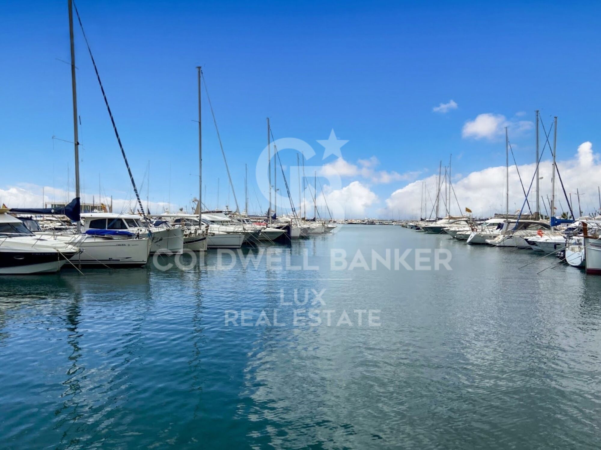 Appartement en première ligne de mer à Roses, avec terrasse et parking