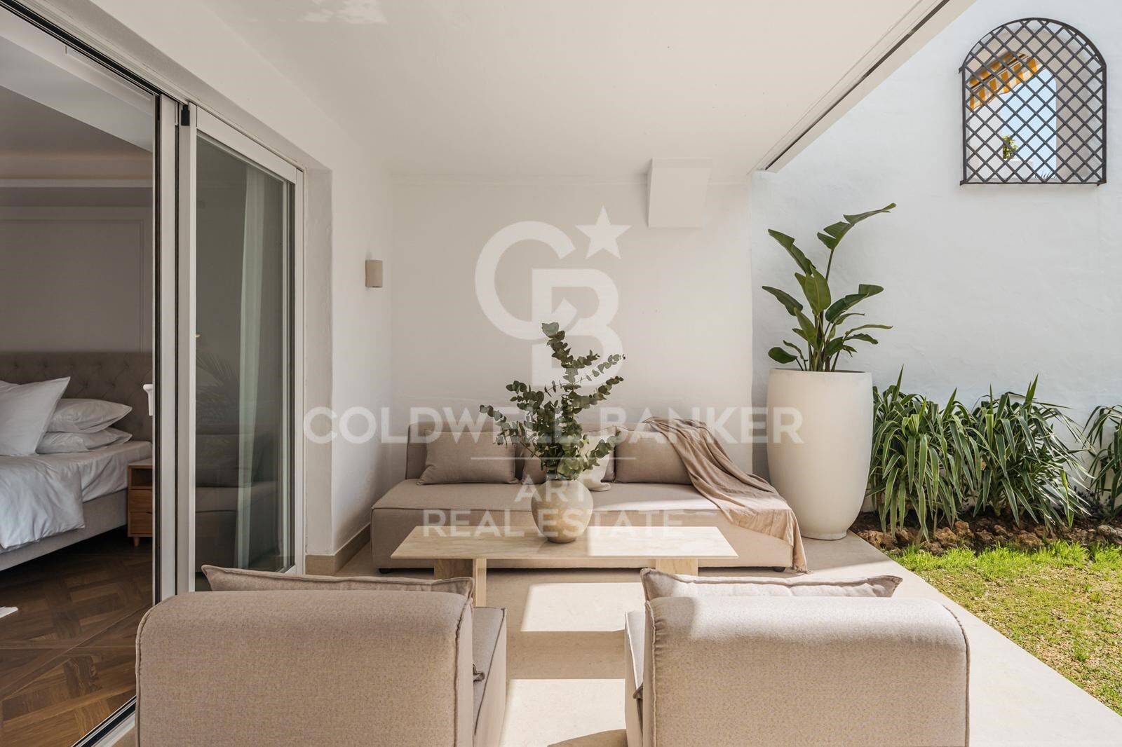 Stylish apartment with sea views in Coral Beach, Golden Mile