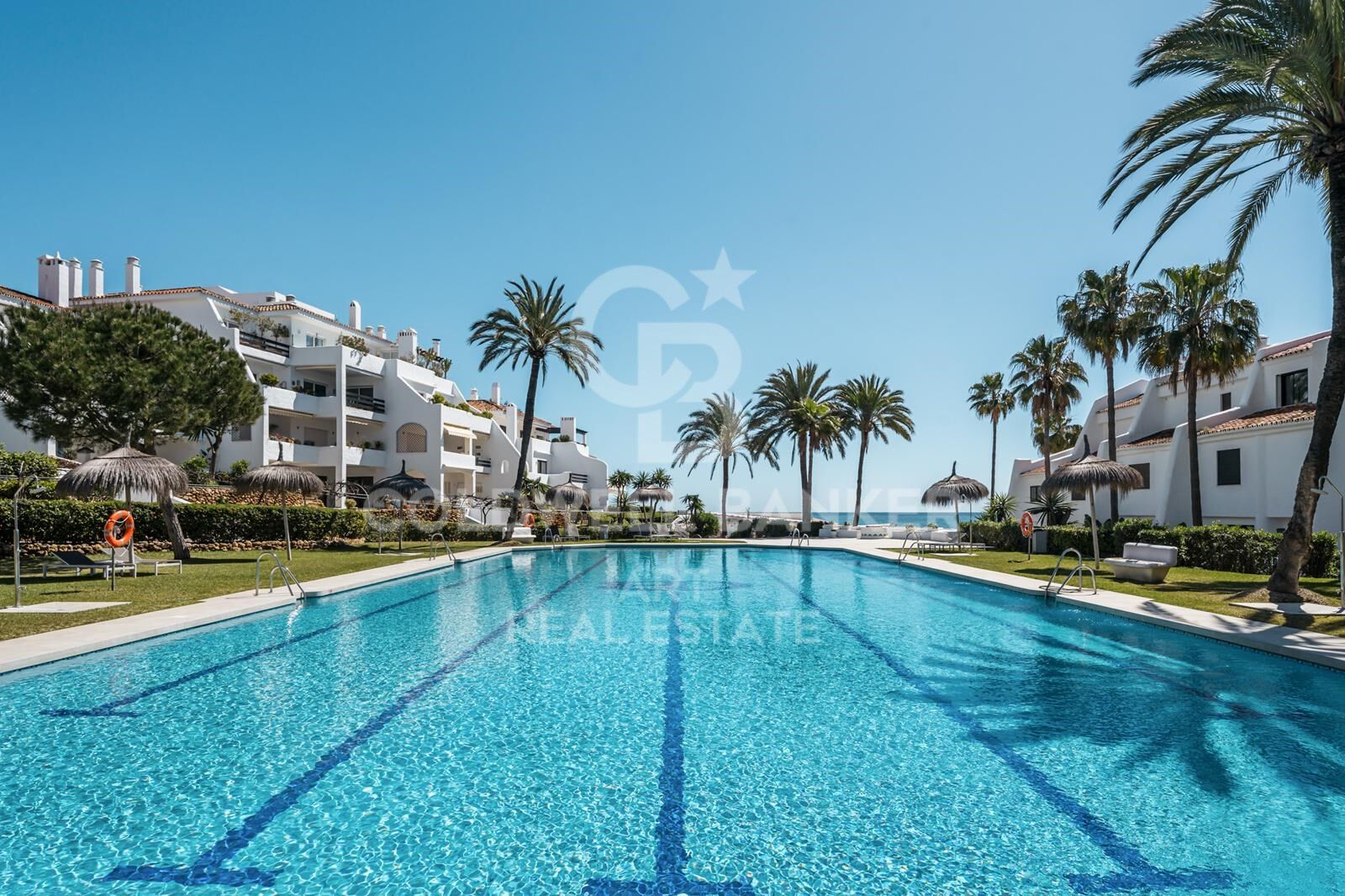 Appartement élégant avec vue sur mer à Coral Beach, Golden Mile