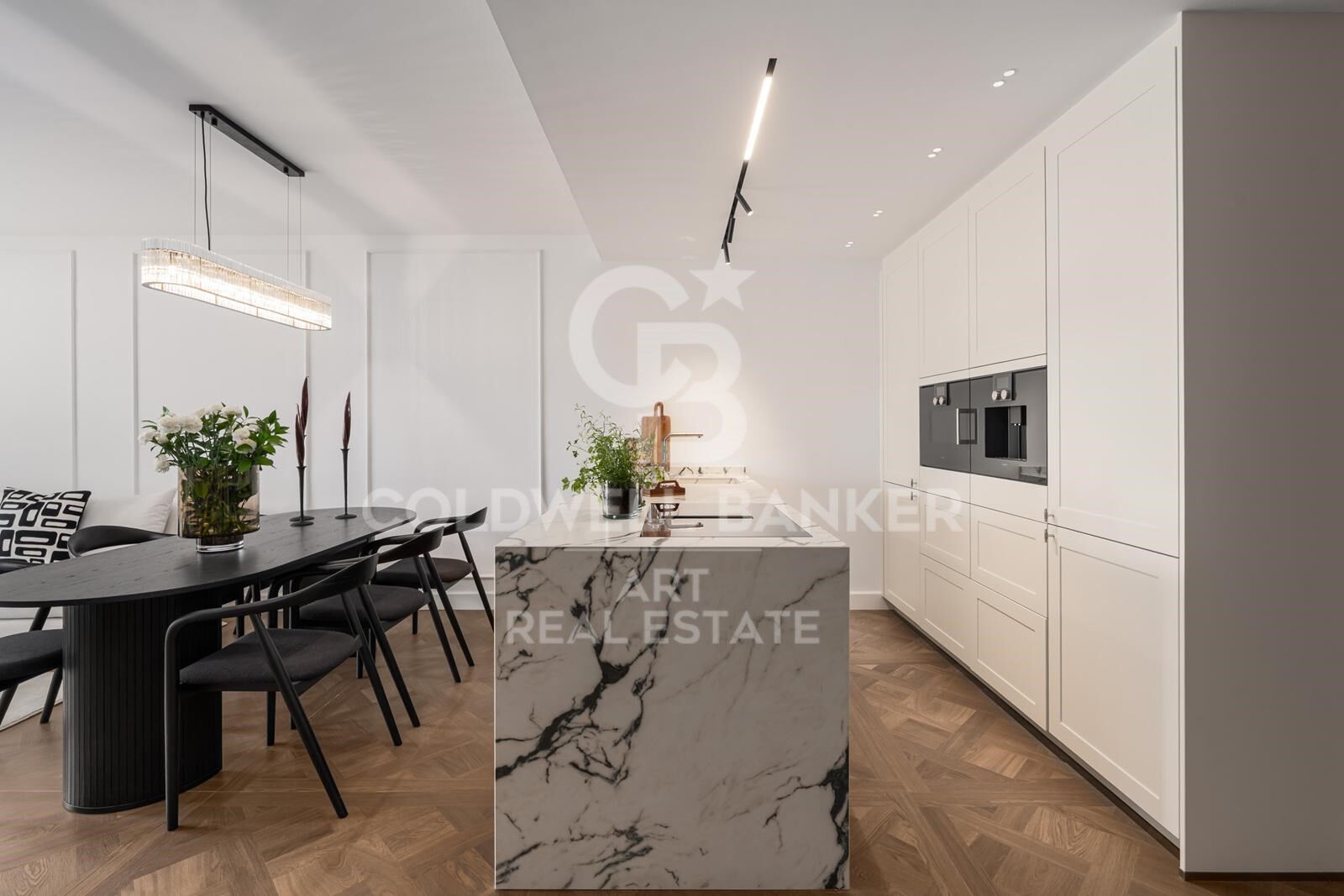 Apartamento estiloso con vistas al mar en Coral Beach, Milla de Oro