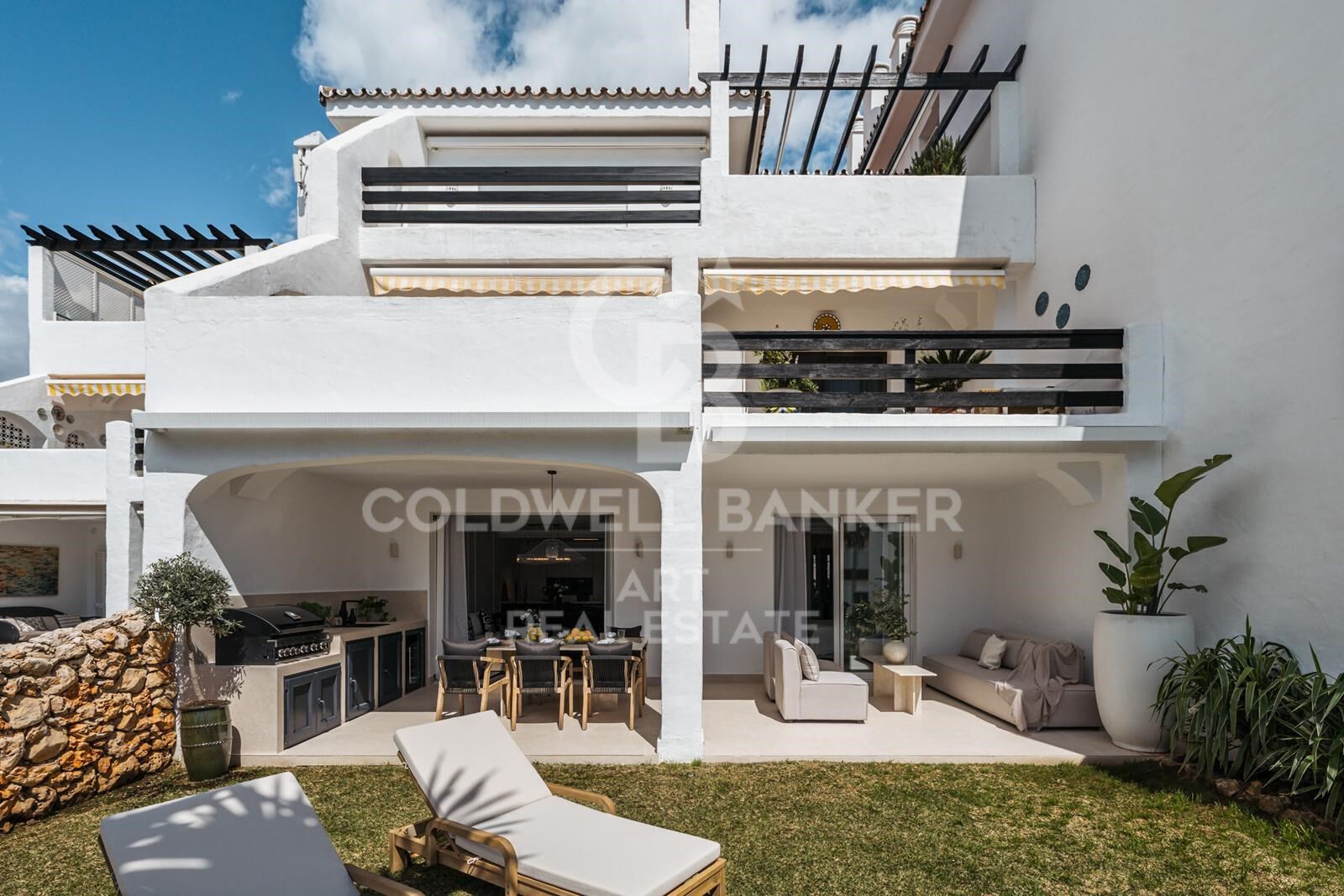 Appartement élégant avec vue sur mer à Coral Beach, Golden Mile