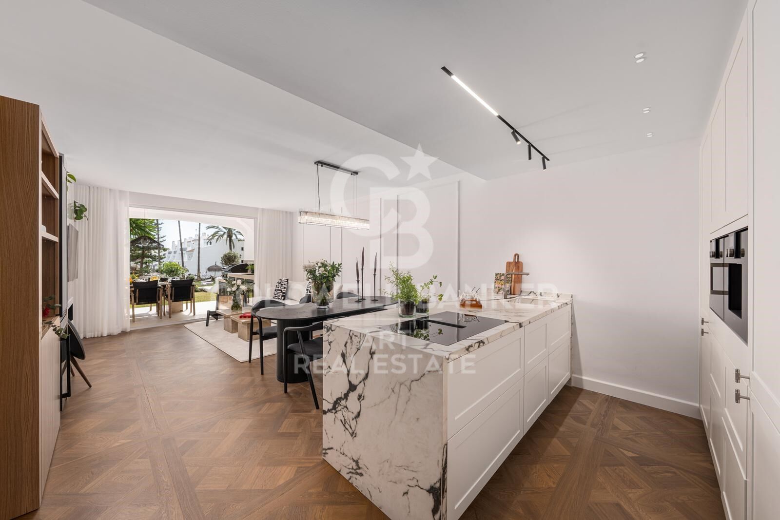Appartement élégant avec vue sur mer à Coral Beach, Golden Mile