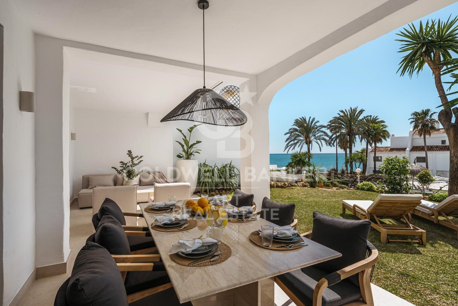 Stylish apartment with sea views in Coral Beach, Golden Mile