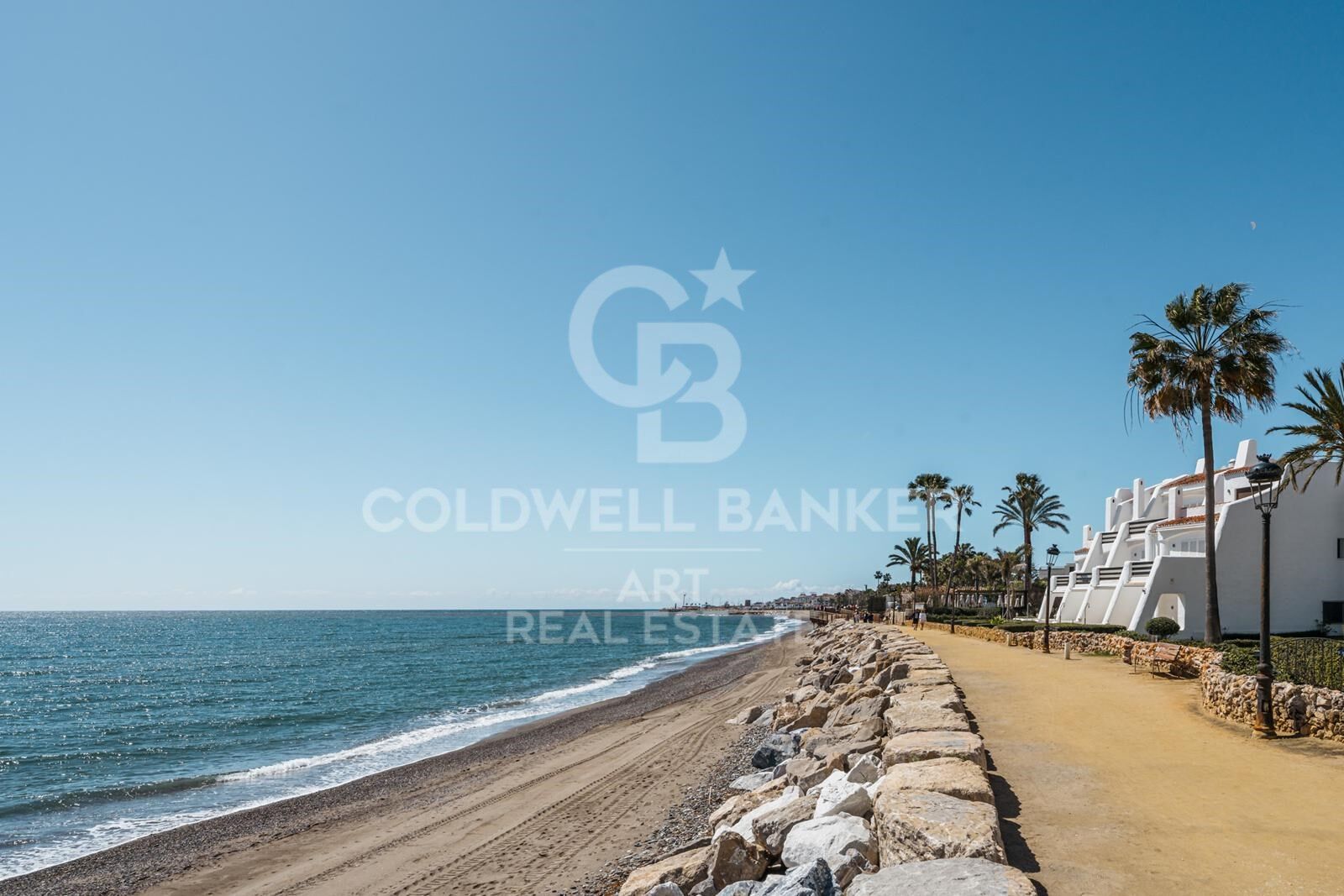 Apartamento estiloso con vistas al mar en Coral Beach, Milla de Oro