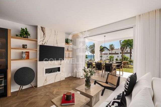 Apartamento estiloso con vistas al mar en Coral Beach, Milla de Oro