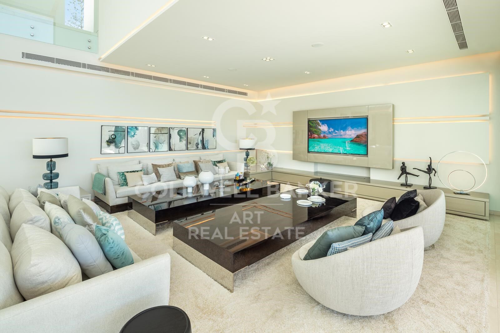 A signature villa of contemporary elegance in La Cerquilla, Nueva Andalucía Golf Valley