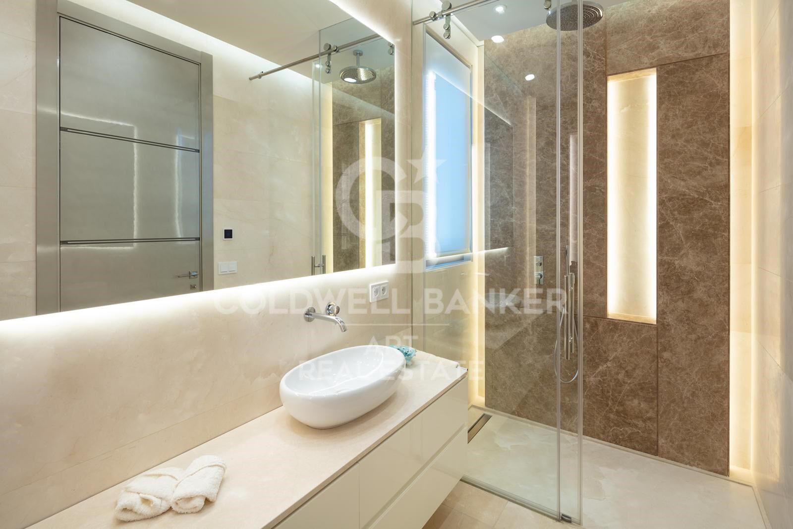 A signature villa of contemporary elegance in La Cerquilla, Nueva Andalucía Golf Valley