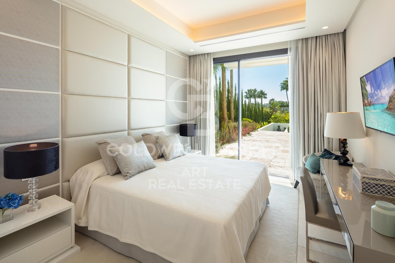 A signature villa of contemporary elegance in La Cerquilla, Nueva Andalucía Golf Valley