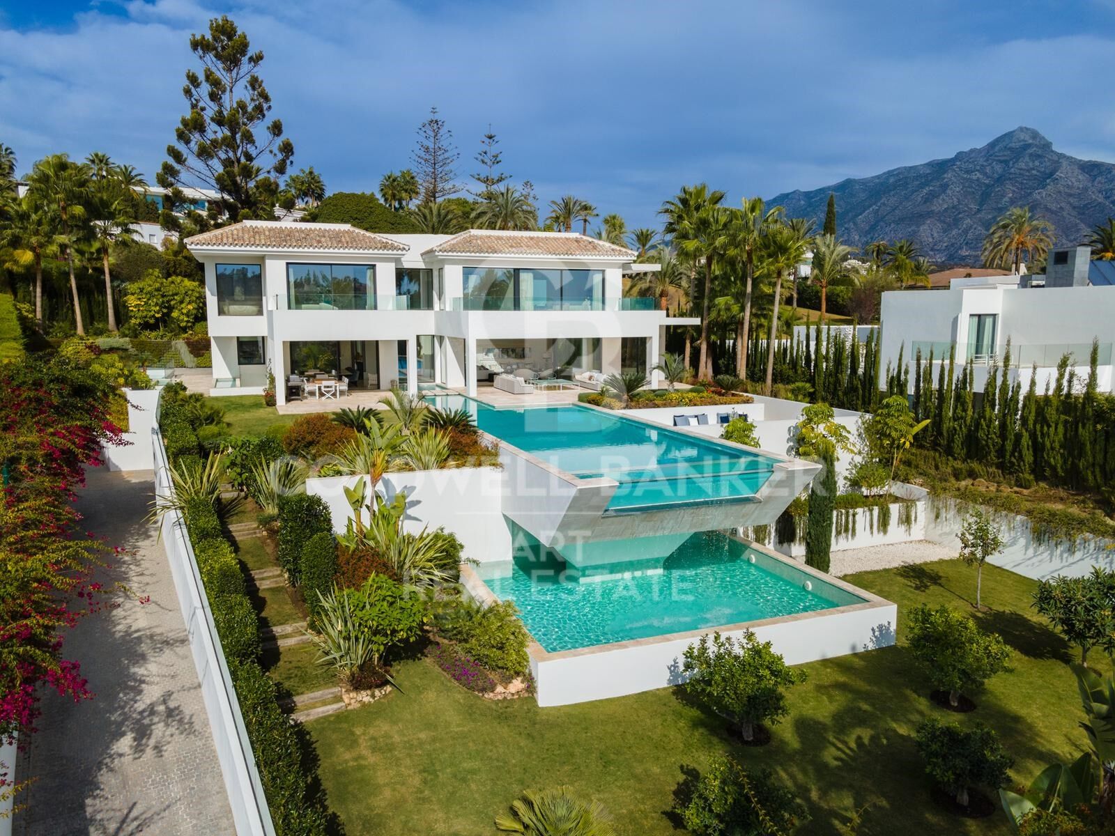 A signature villa of contemporary elegance in La Cerquilla, Nueva Andalucía Golf Valley