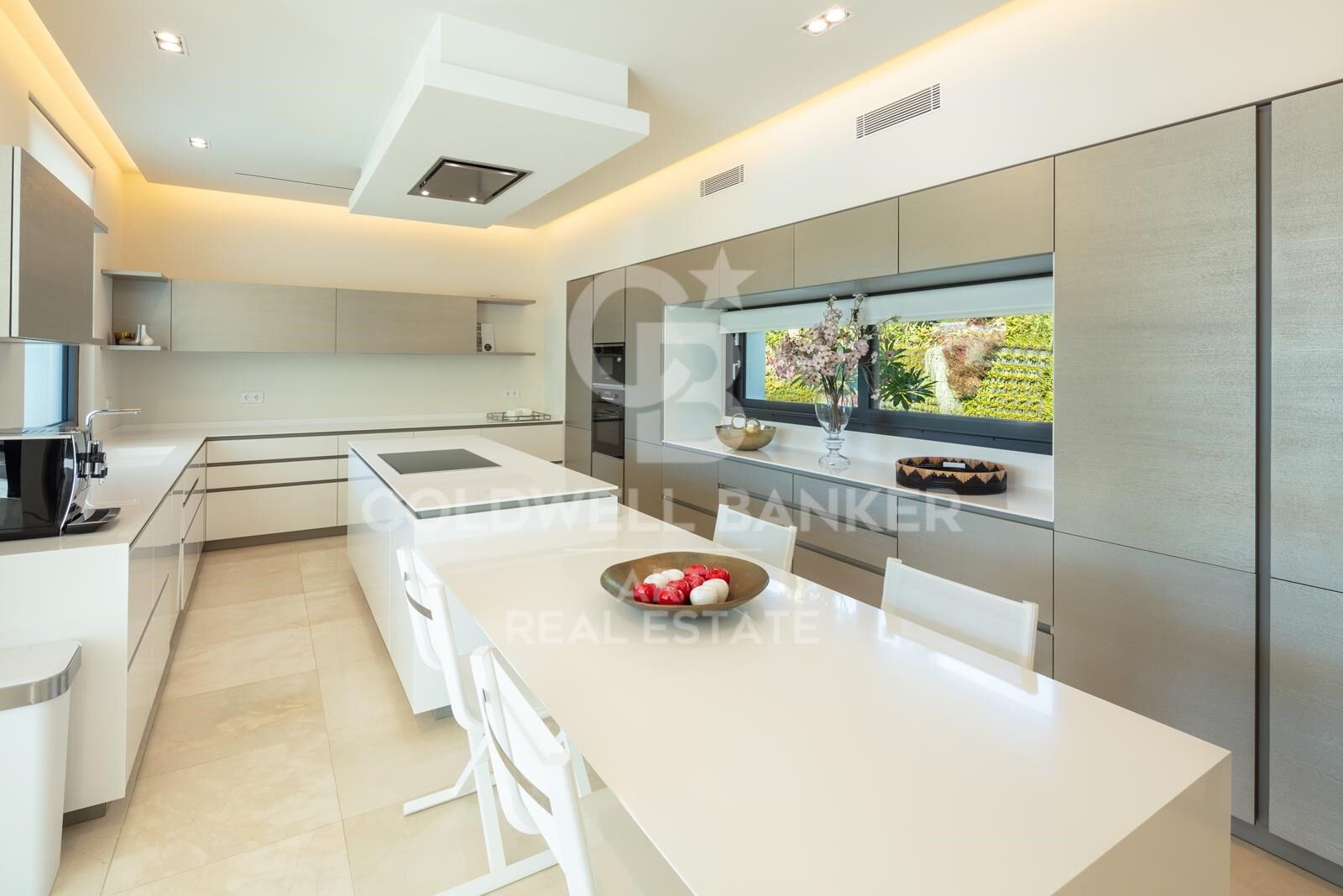 A signature villa of contemporary elegance in La Cerquilla, Nueva Andalucía Golf Valley