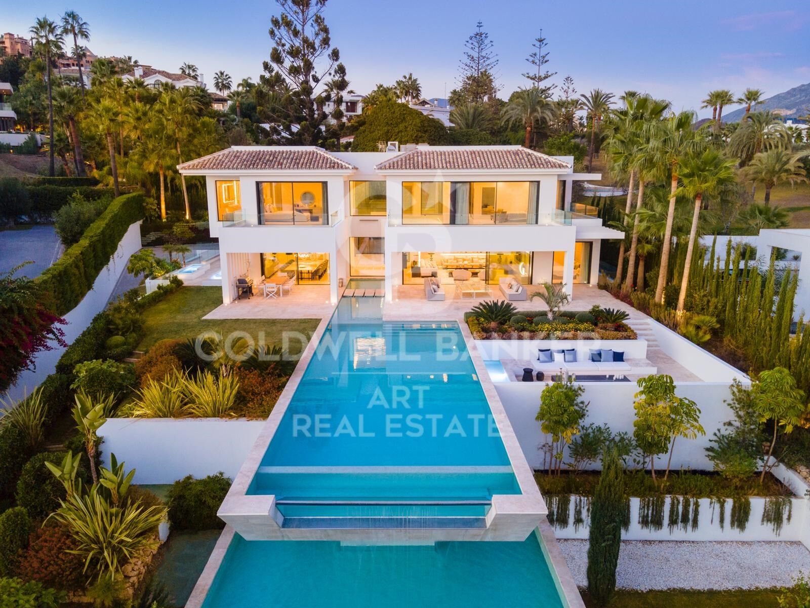 Villa mit zeitgenössischer Eleganz in La Cerquilla, Nueva Andalucía, Golf Valley