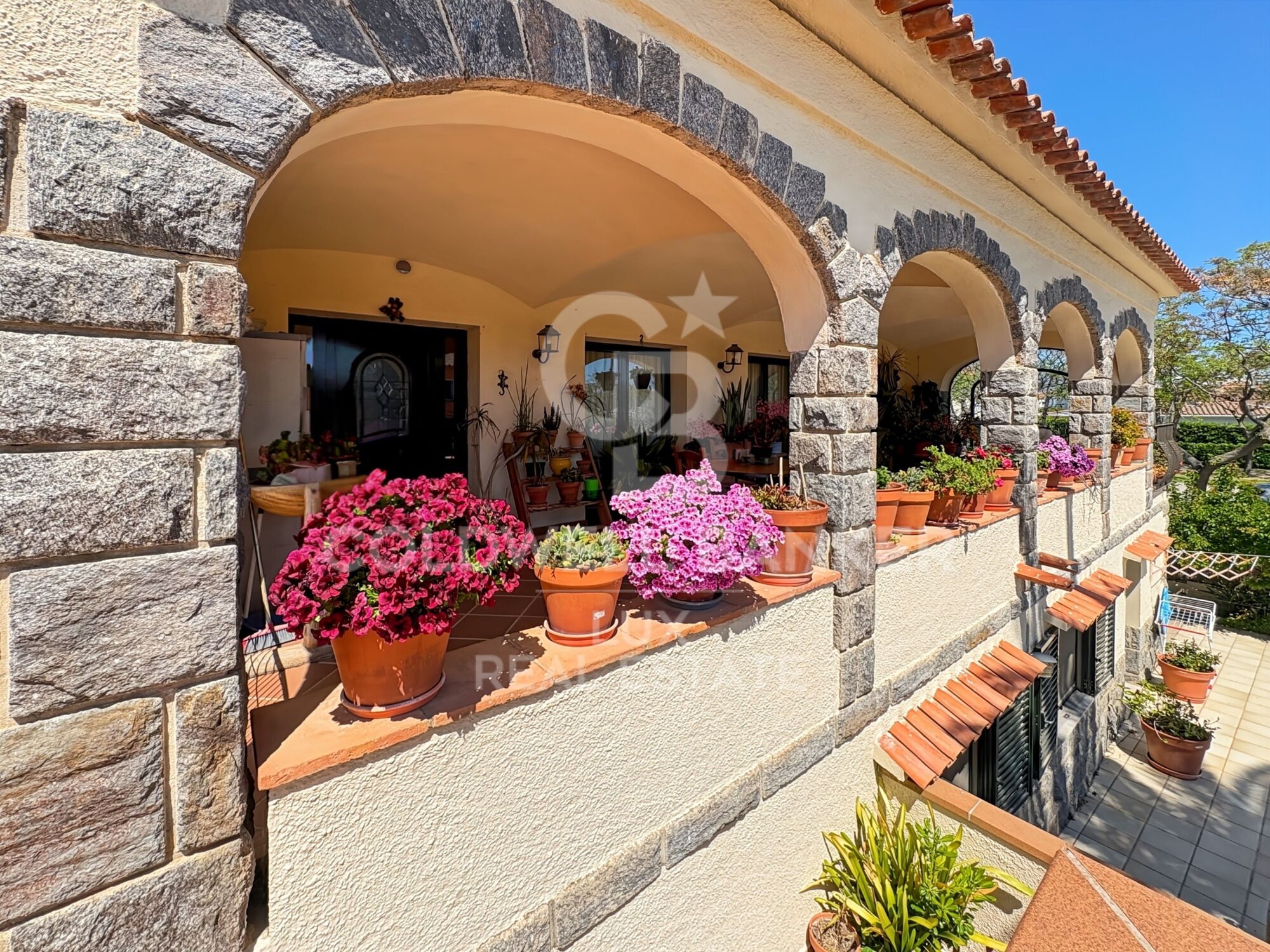Villa in Strandnähe mit Pool, Garten und Anlegemöglichkeit in Empuriabrava
