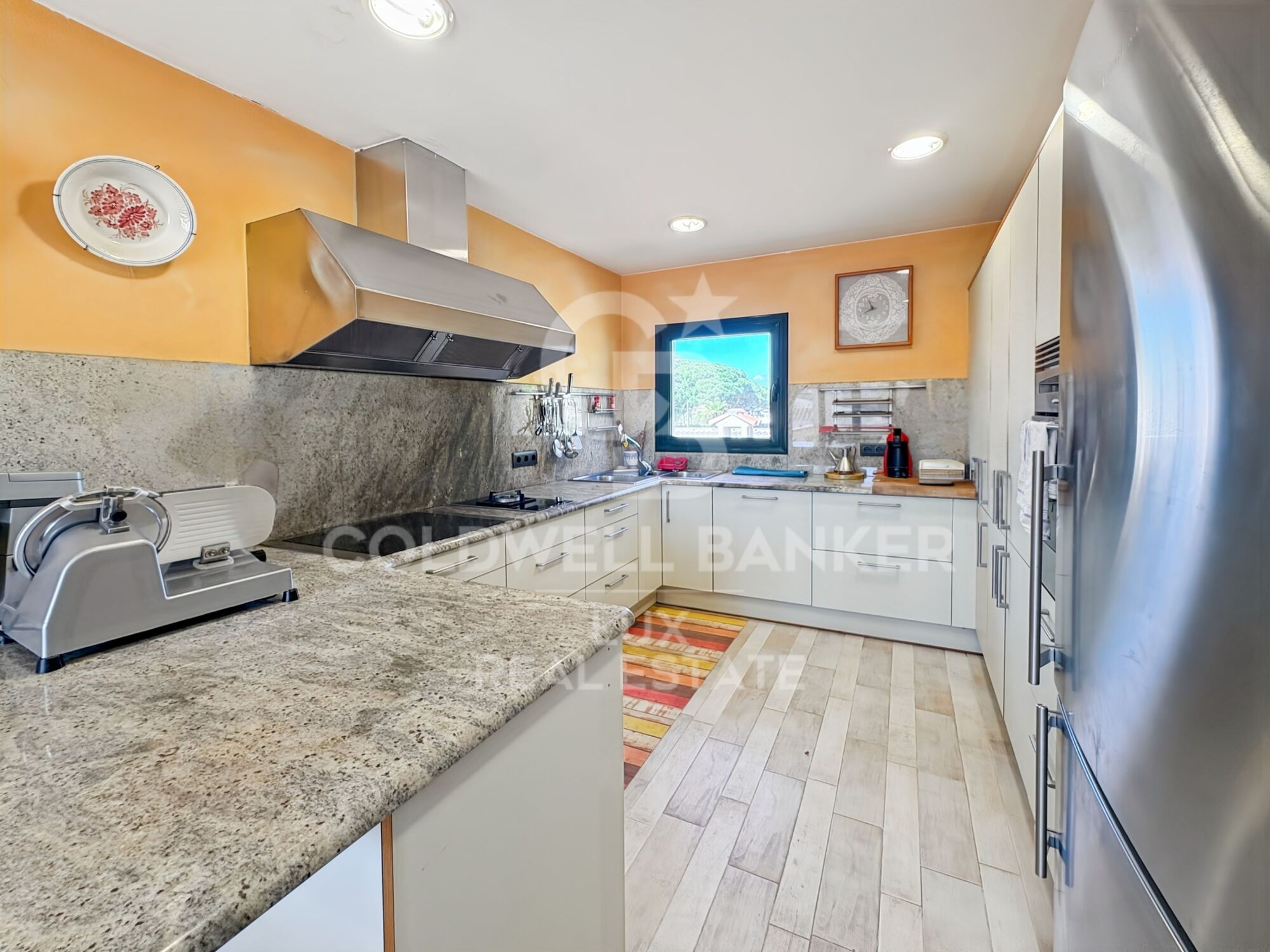 Villa near the beach with pool, garden and mooring possibility in Empuriabrava