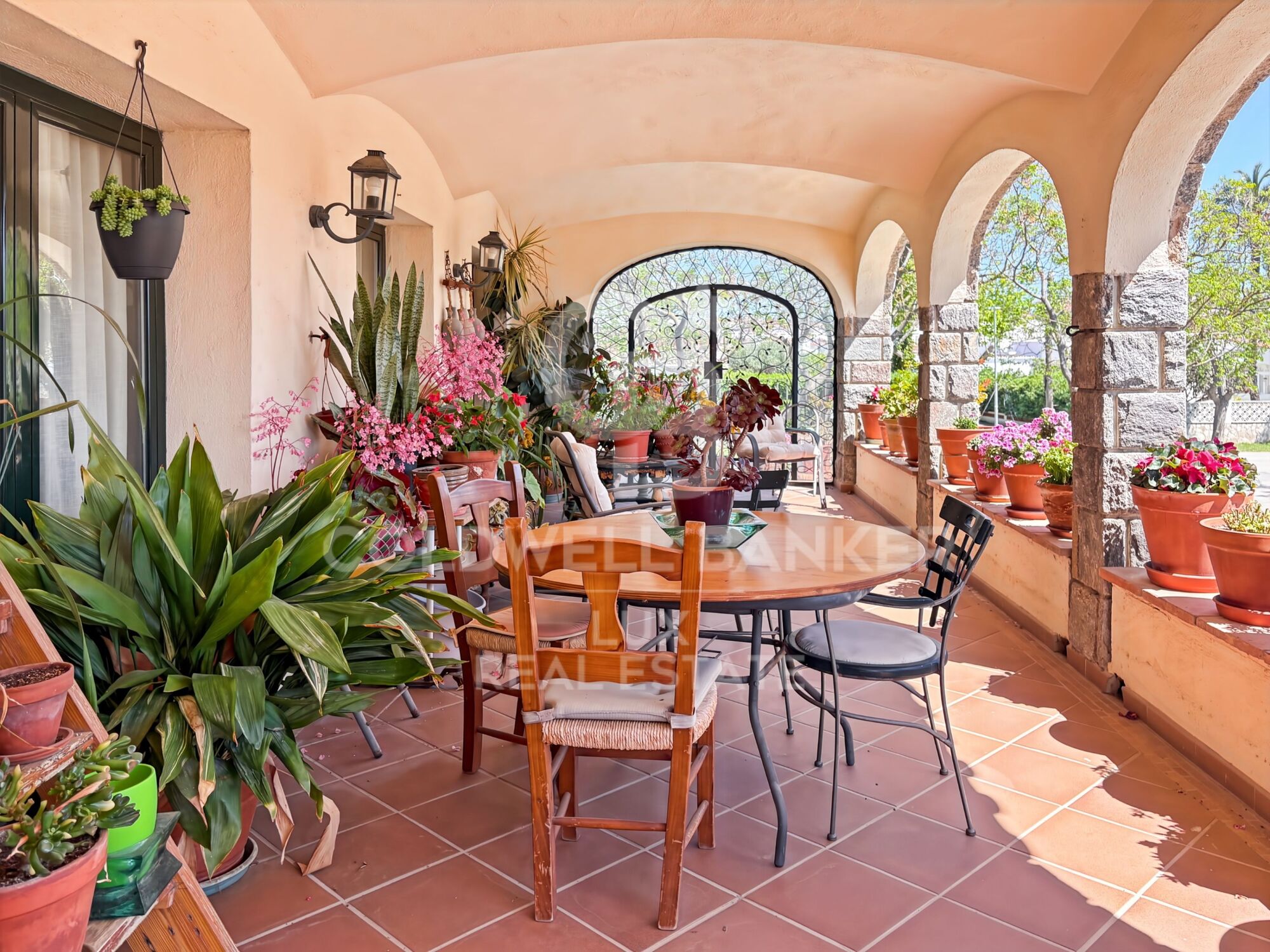 Villa in Strandnähe mit Pool, Garten und Anlegemöglichkeit in Empuriabrava