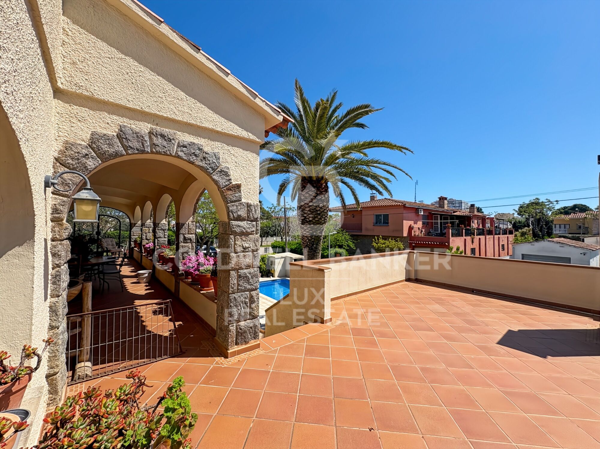 Villa in Strandnähe mit Pool, Garten und Anlegemöglichkeit in Empuriabrava